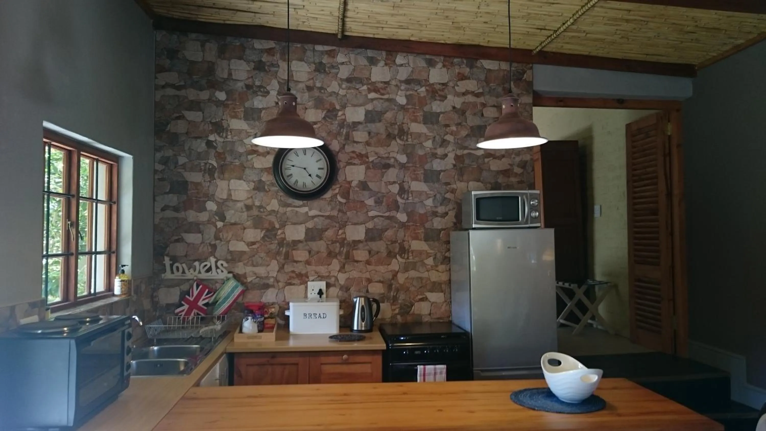 Kitchen or kitchenette in Abigail's Garden Cottage