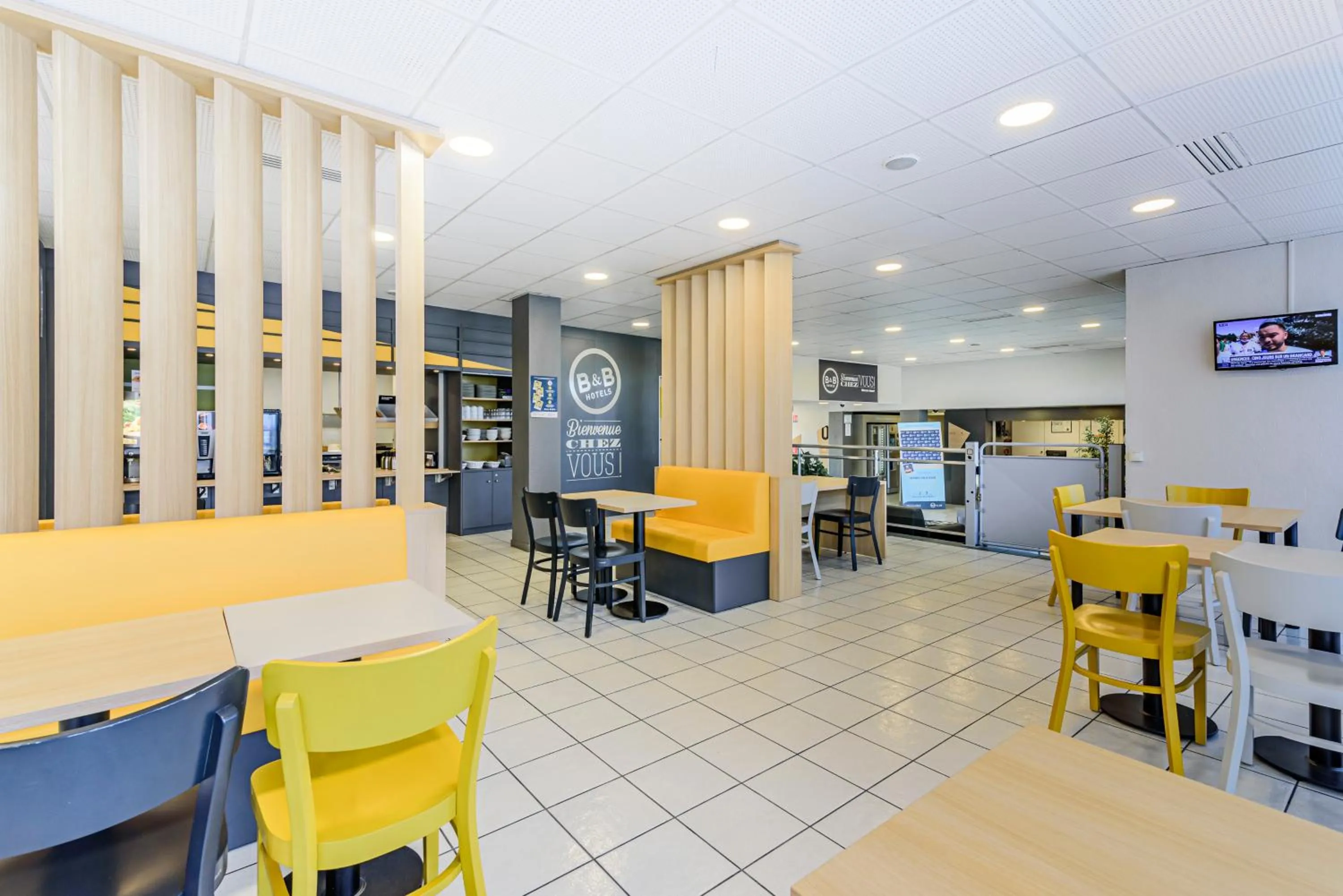 Buffet breakfast in B&B HOTEL Besançon Chateaufarine