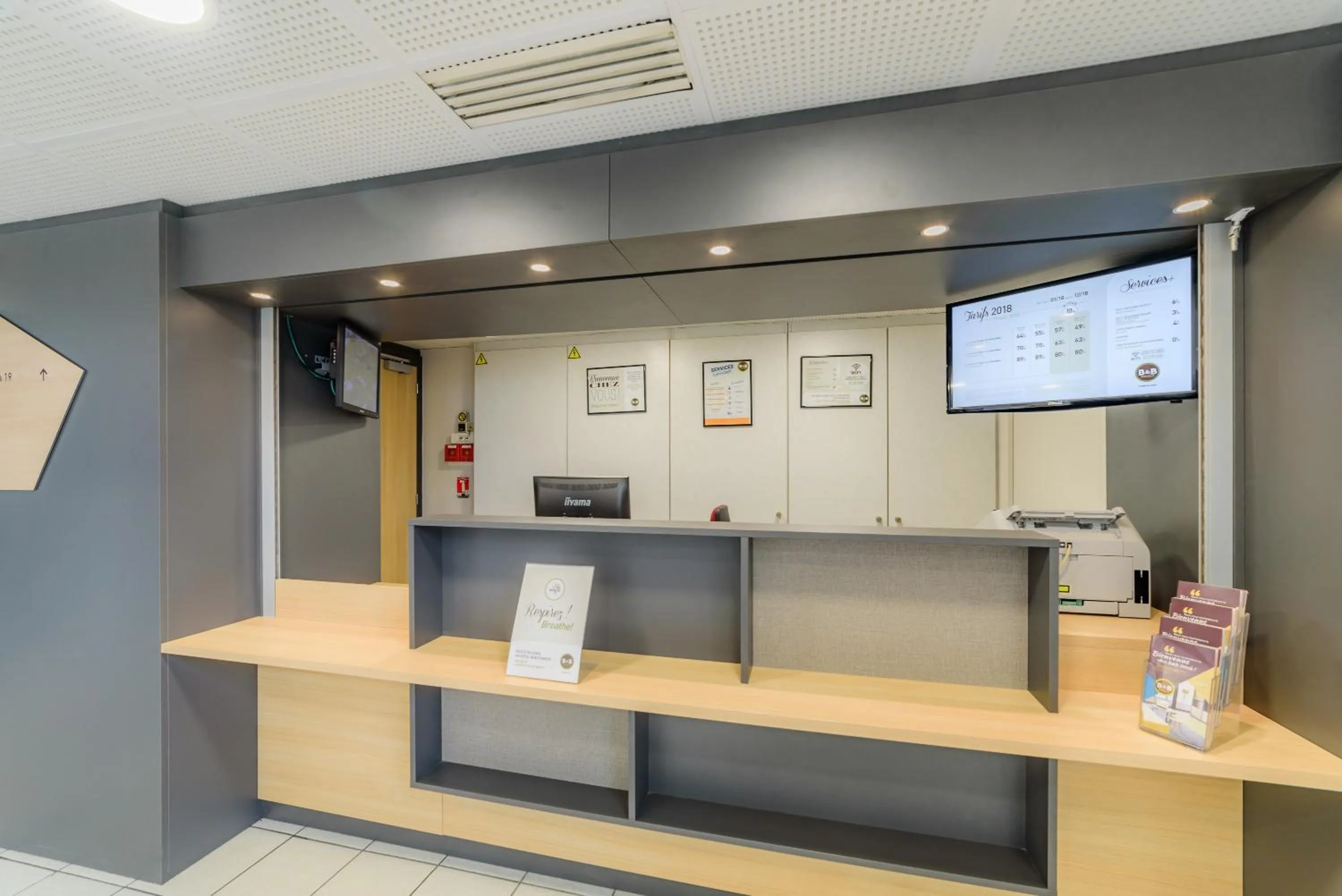 Lobby or reception in B&B HOTEL Besançon Chateaufarine