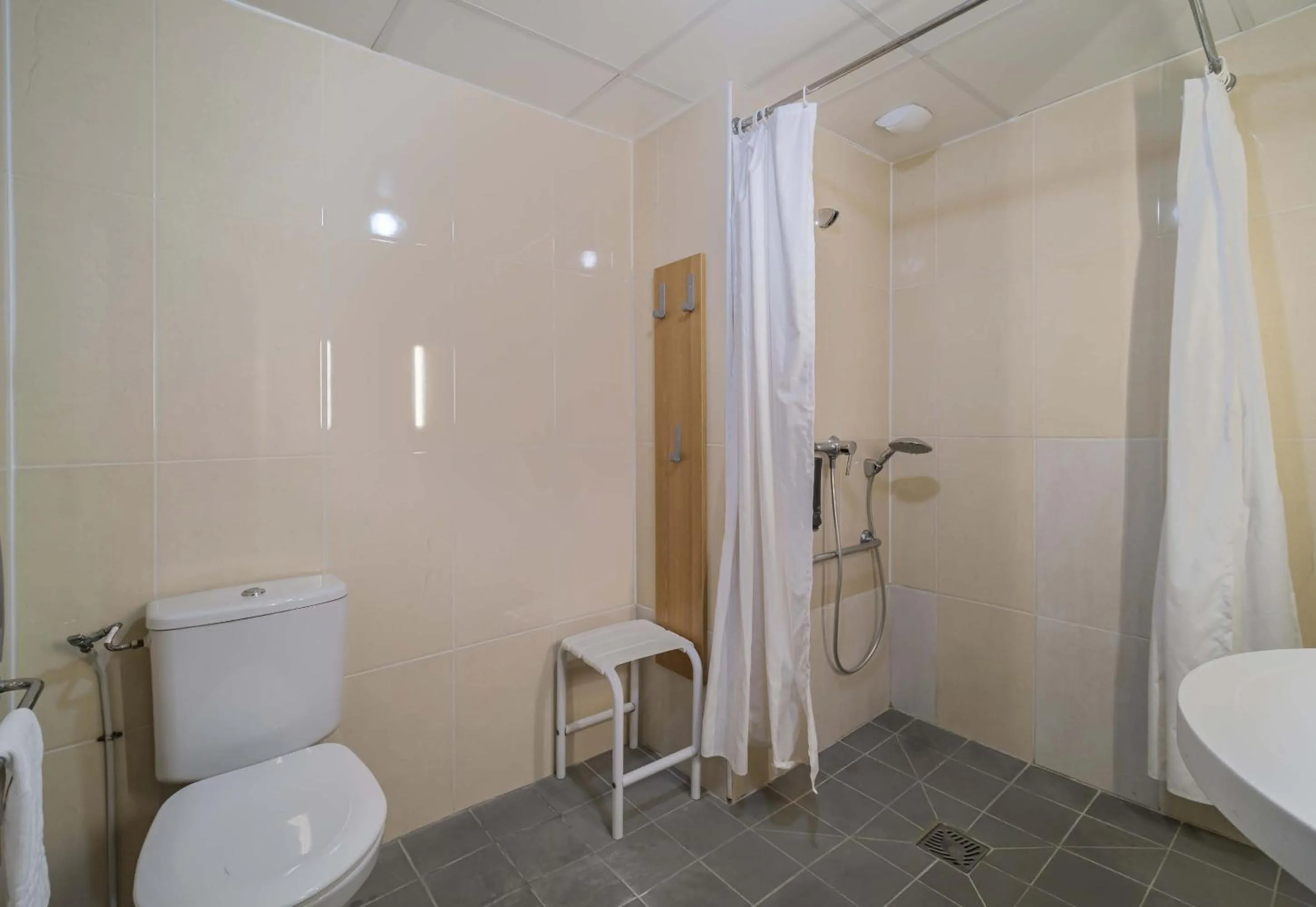 Bathroom in B&B HOTEL Besançon Chateaufarine