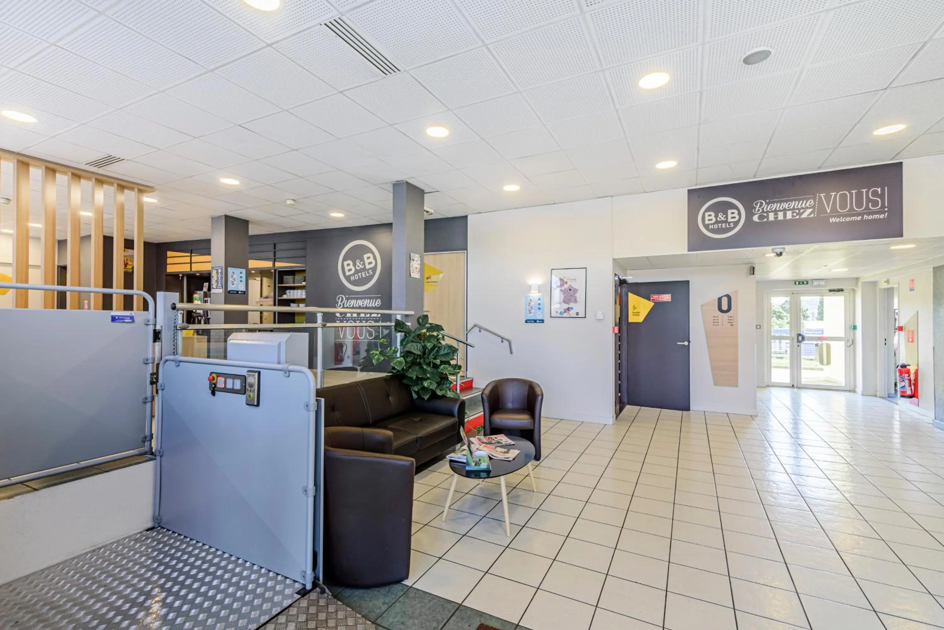 Lobby or reception in B&B HOTEL Besançon Chateaufarine