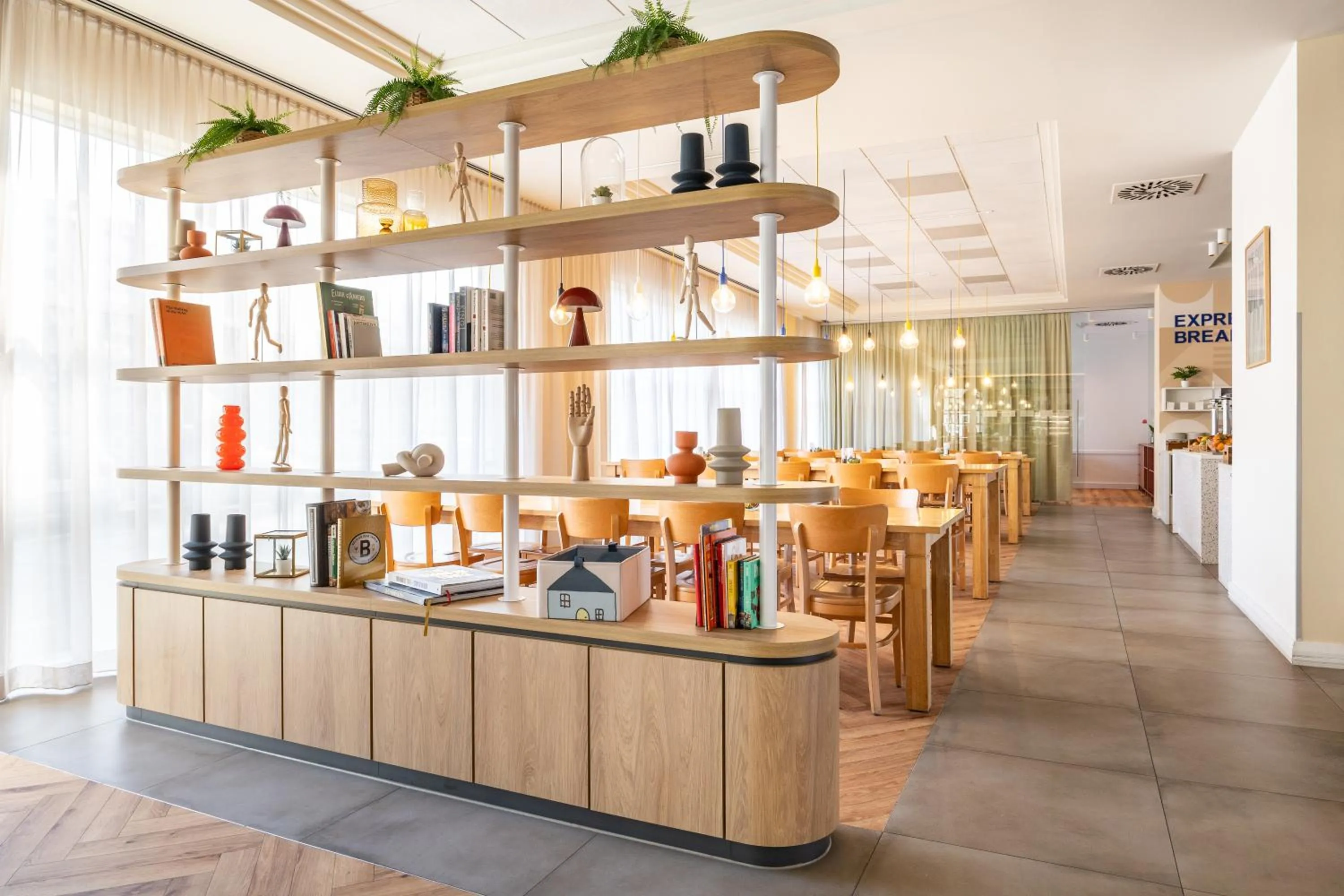 Lounge or bar in Holiday Inn Express Antwerpen City North by IHG