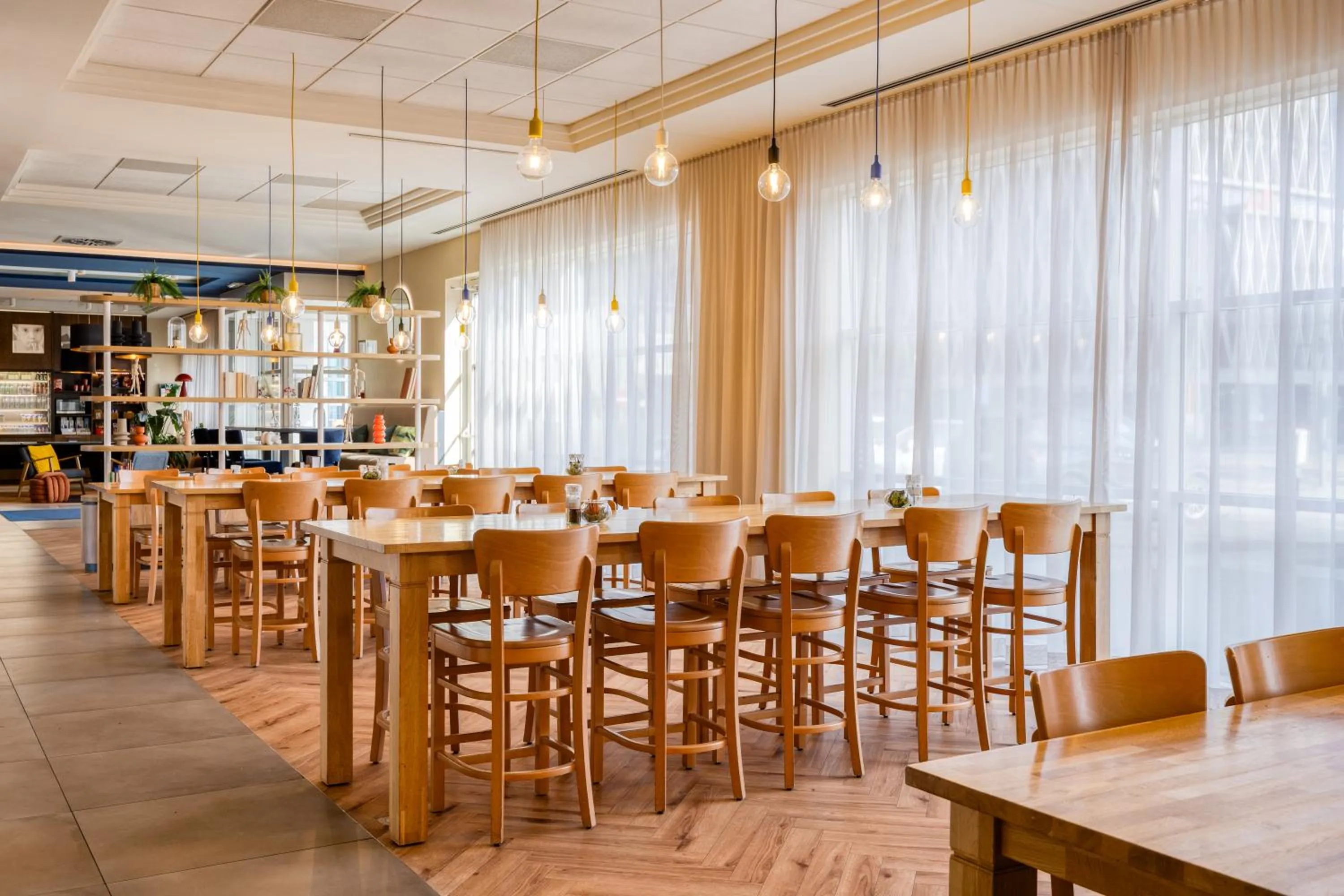 Lounge or bar in Holiday Inn Express Antwerpen City North by IHG