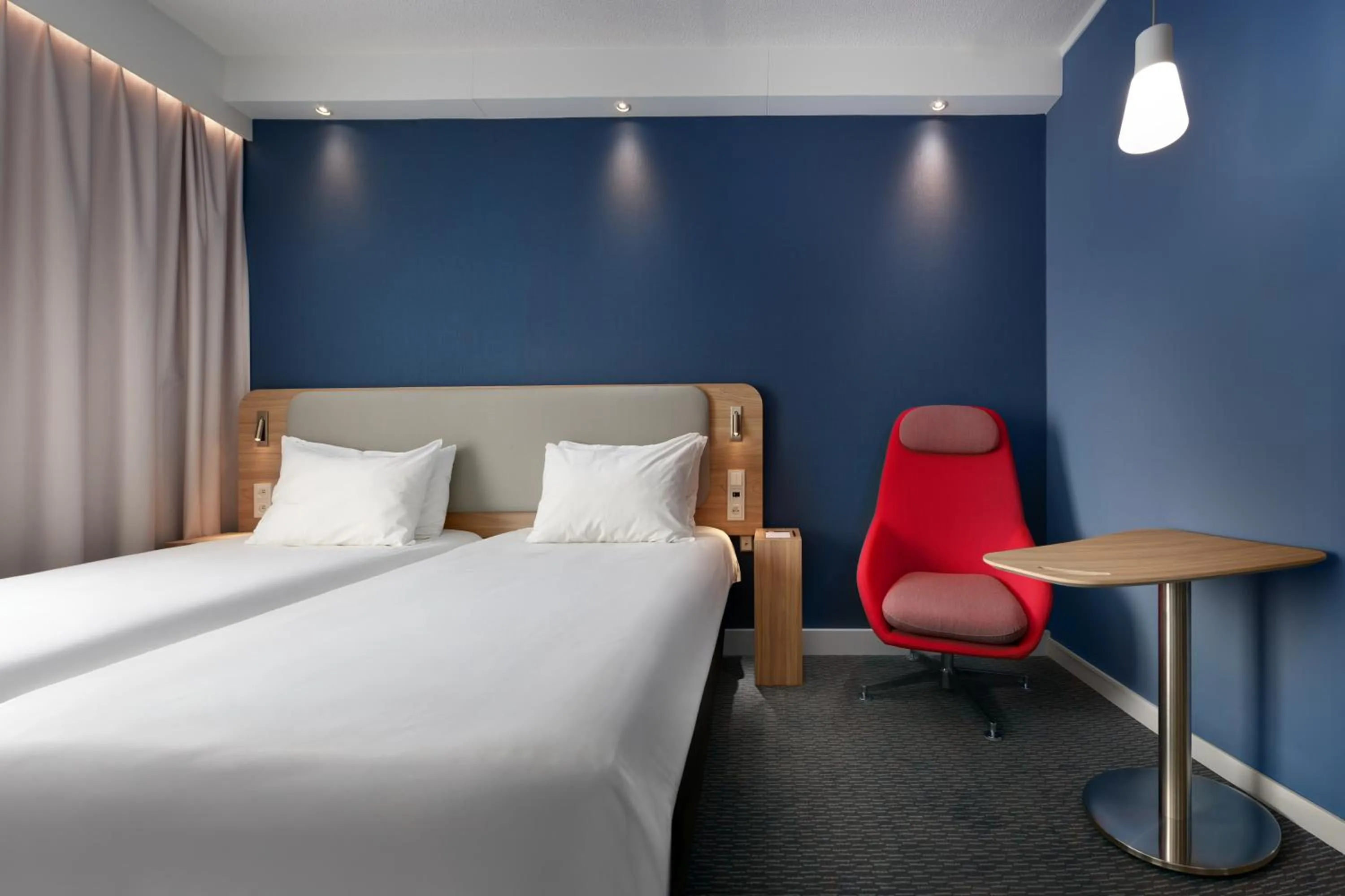 Bed in Holiday Inn Express Antwerpen City North by IHG