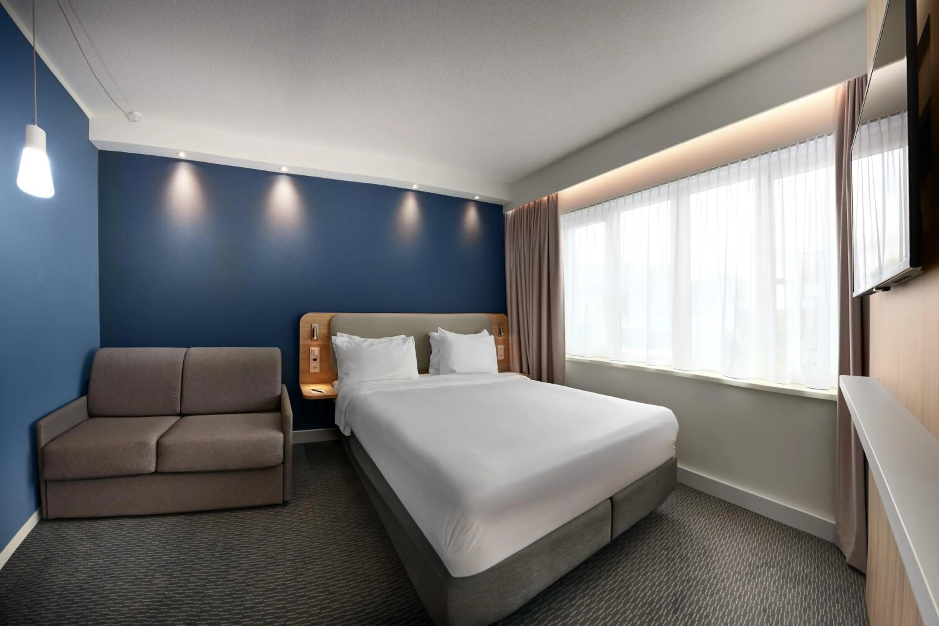 Bedroom, Bed in Holiday Inn Express Antwerpen City North by IHG