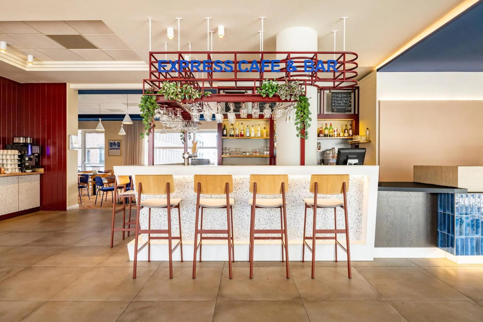 Lounge or bar in Holiday Inn Express Antwerpen City North by IHG