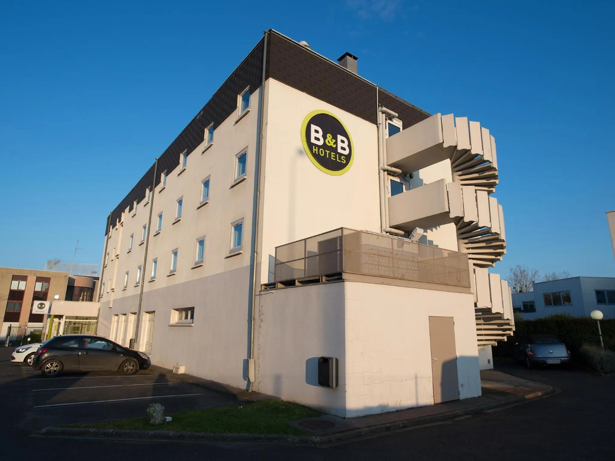 Facade/entrance in B&B HOTEL Tours Parc Expo St-Avertin