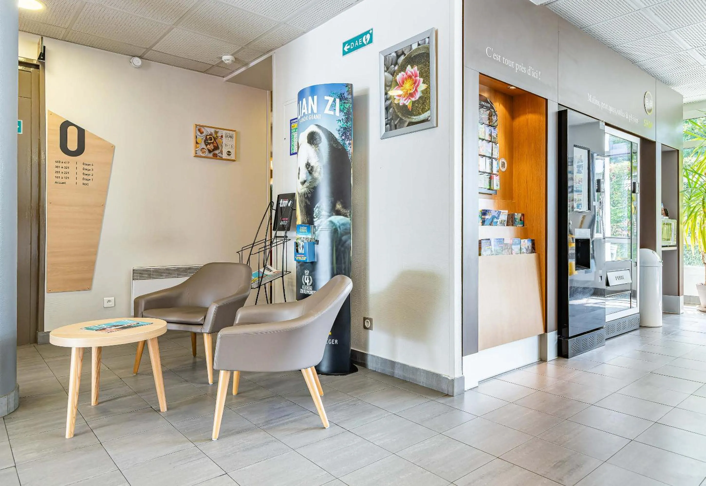 Seating area in B&B HOTEL Tours Parc Expo St-Avertin