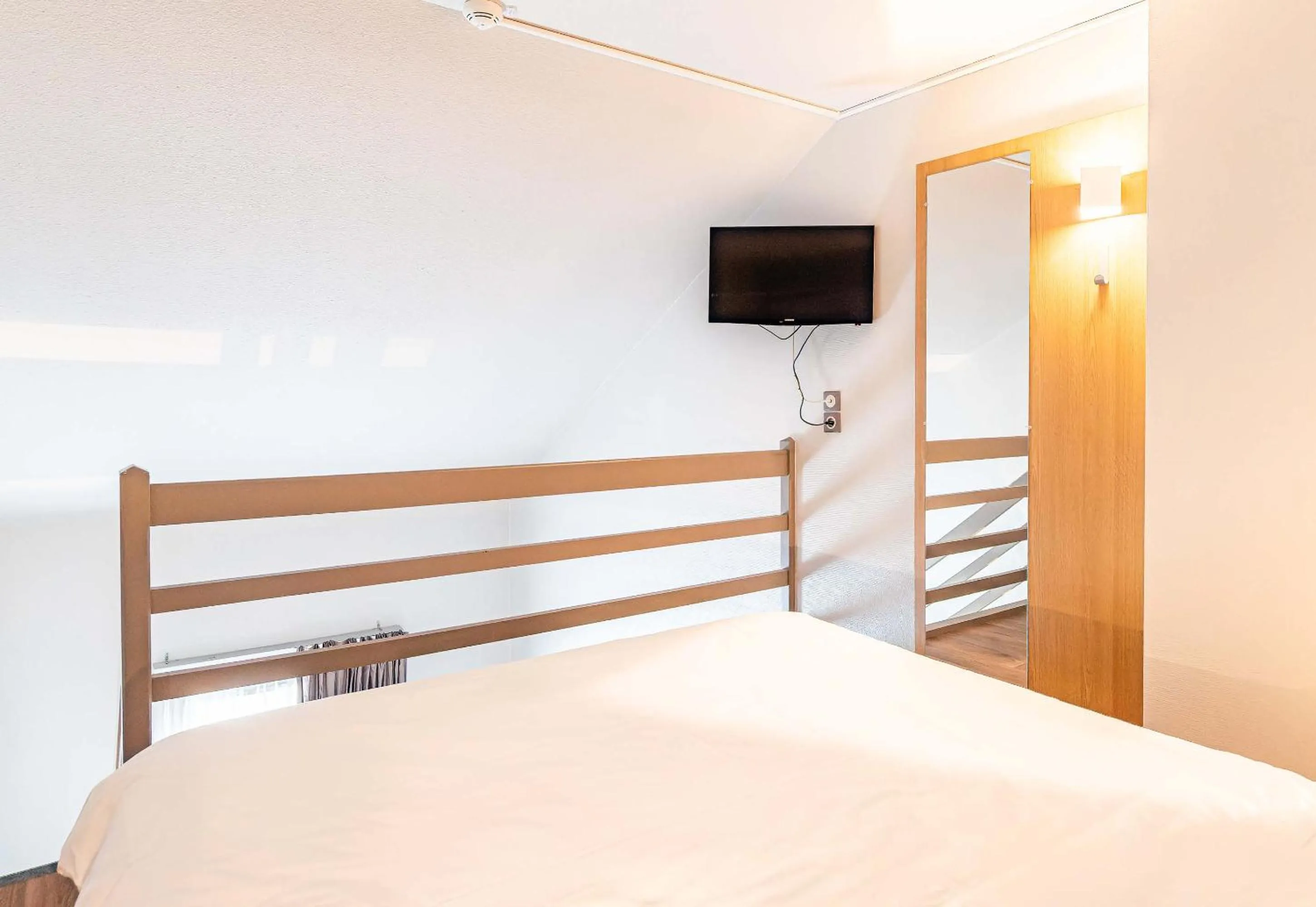 Bed in B&B HOTEL Tours Parc Expo St-Avertin