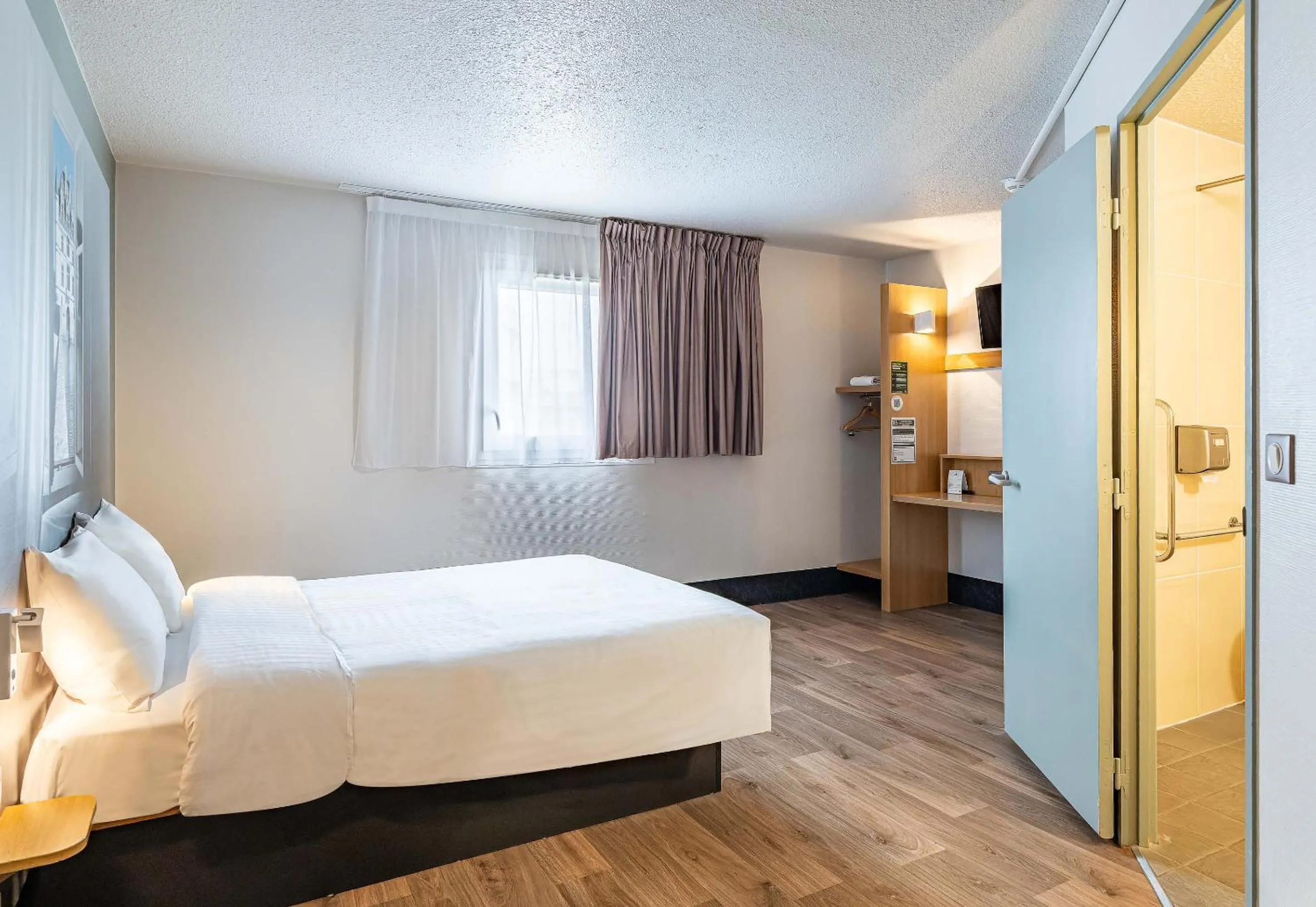 Bedroom, Bed in B&B HOTEL Tours Parc Expo St-Avertin