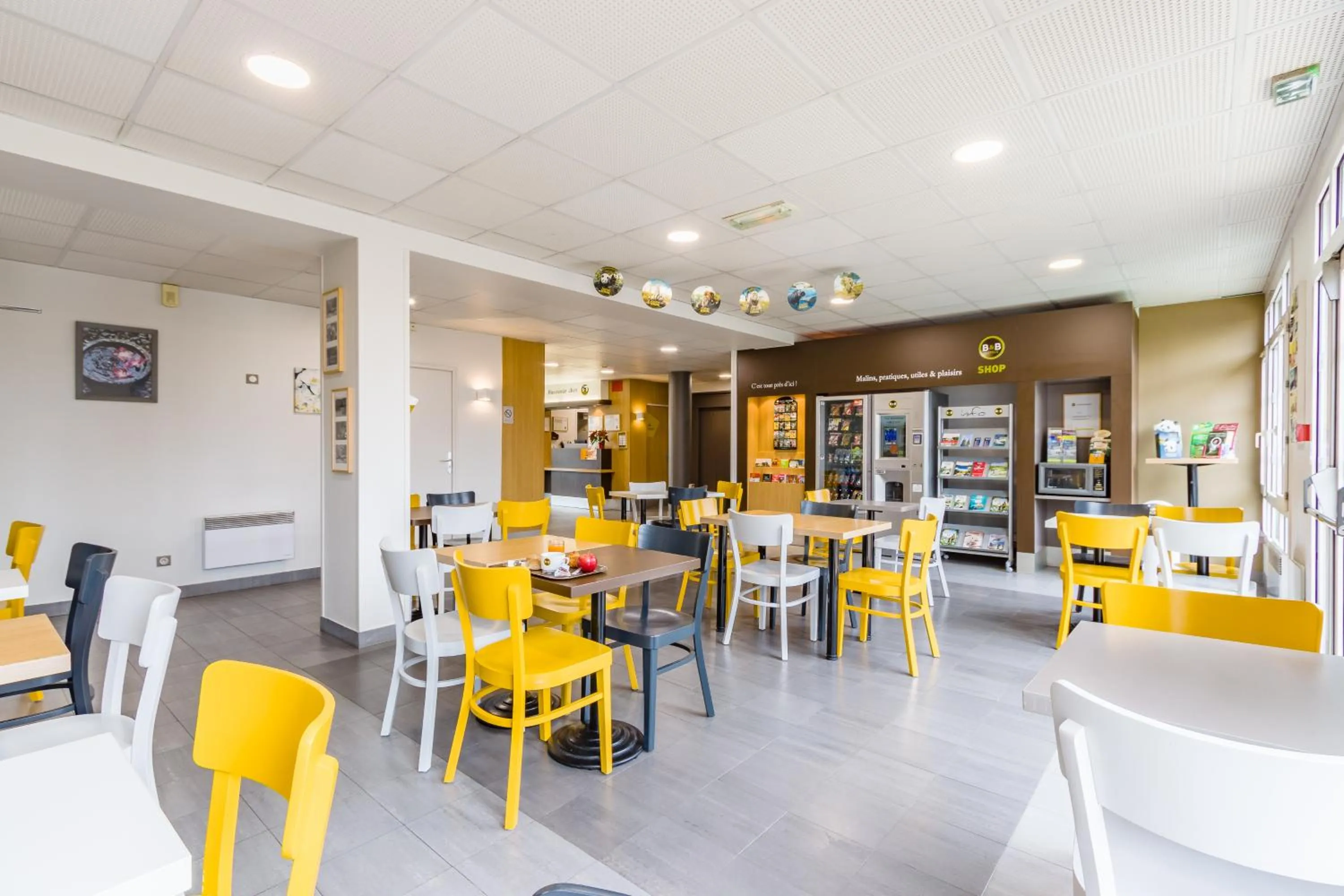 Buffet breakfast in B&B HOTEL Tours Parc Expo St-Avertin