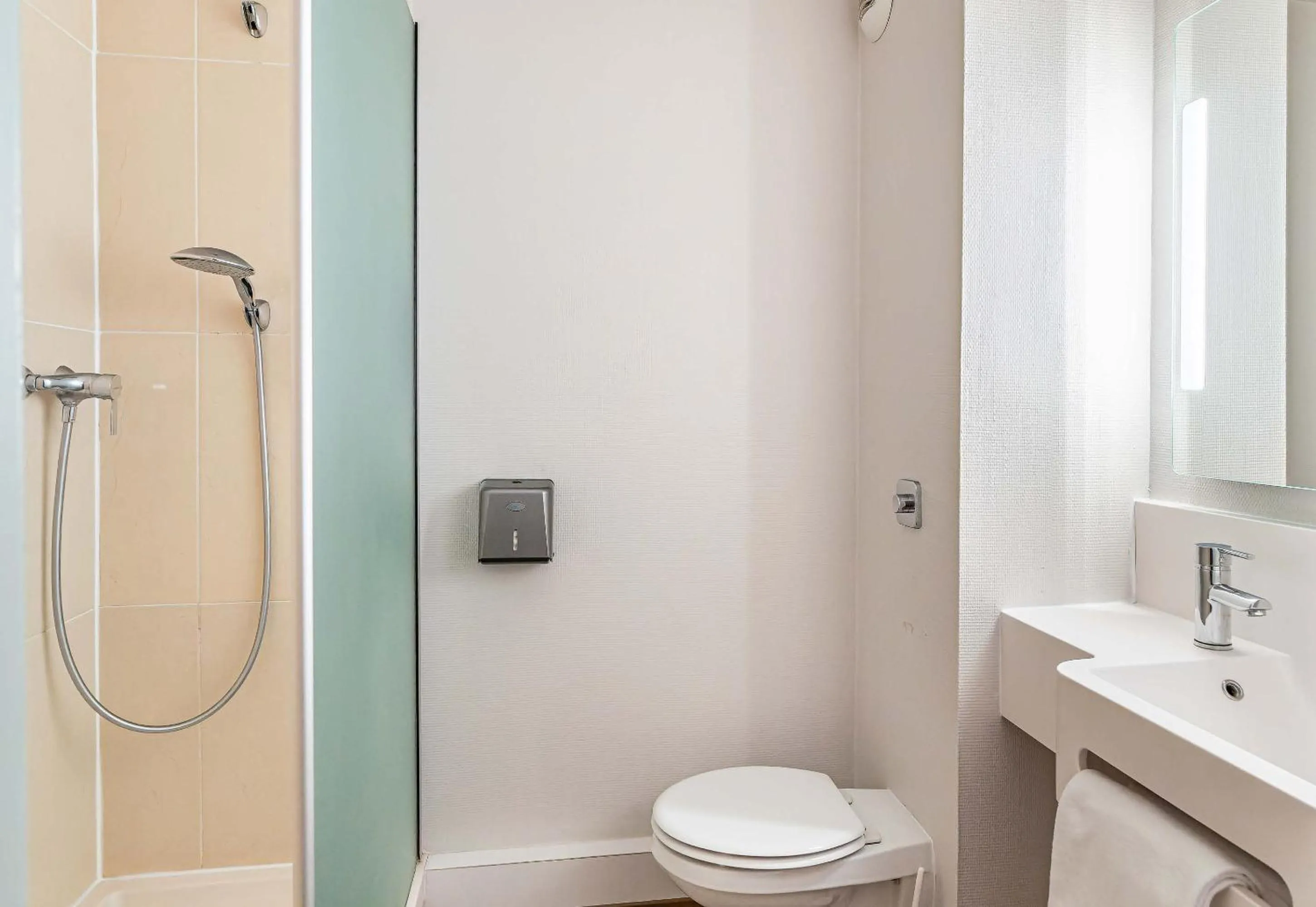 Bathroom in B&B HOTEL Tours Parc Expo St-Avertin