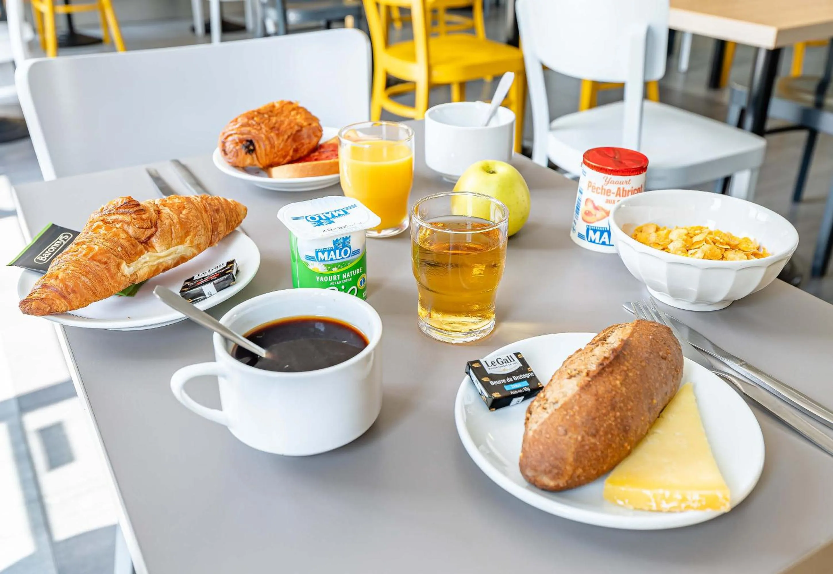 Breakfast in B&B HOTEL Tours Parc Expo St-Avertin