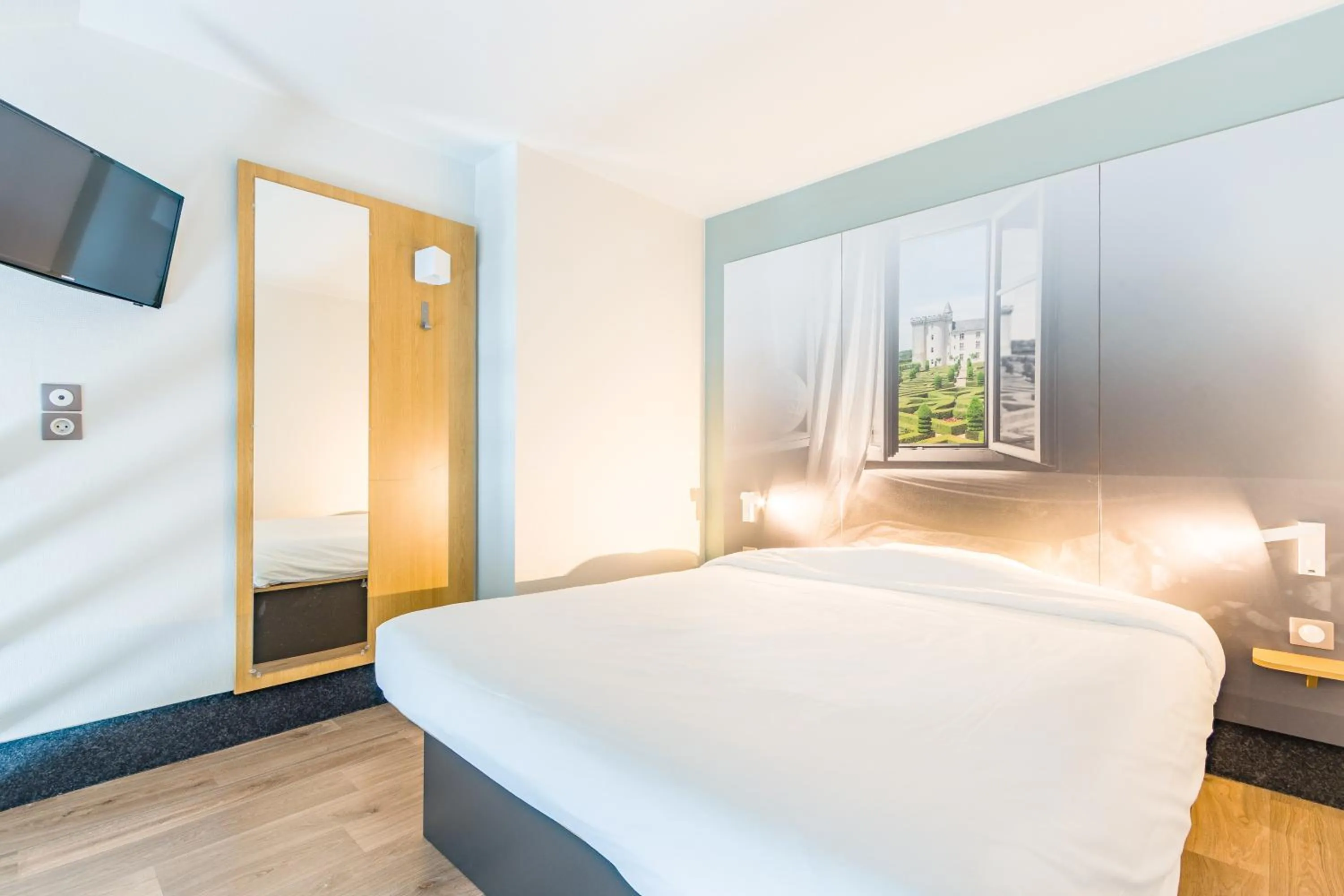 Bedroom, Bed in B&B HOTEL Tours Parc Expo St-Avertin