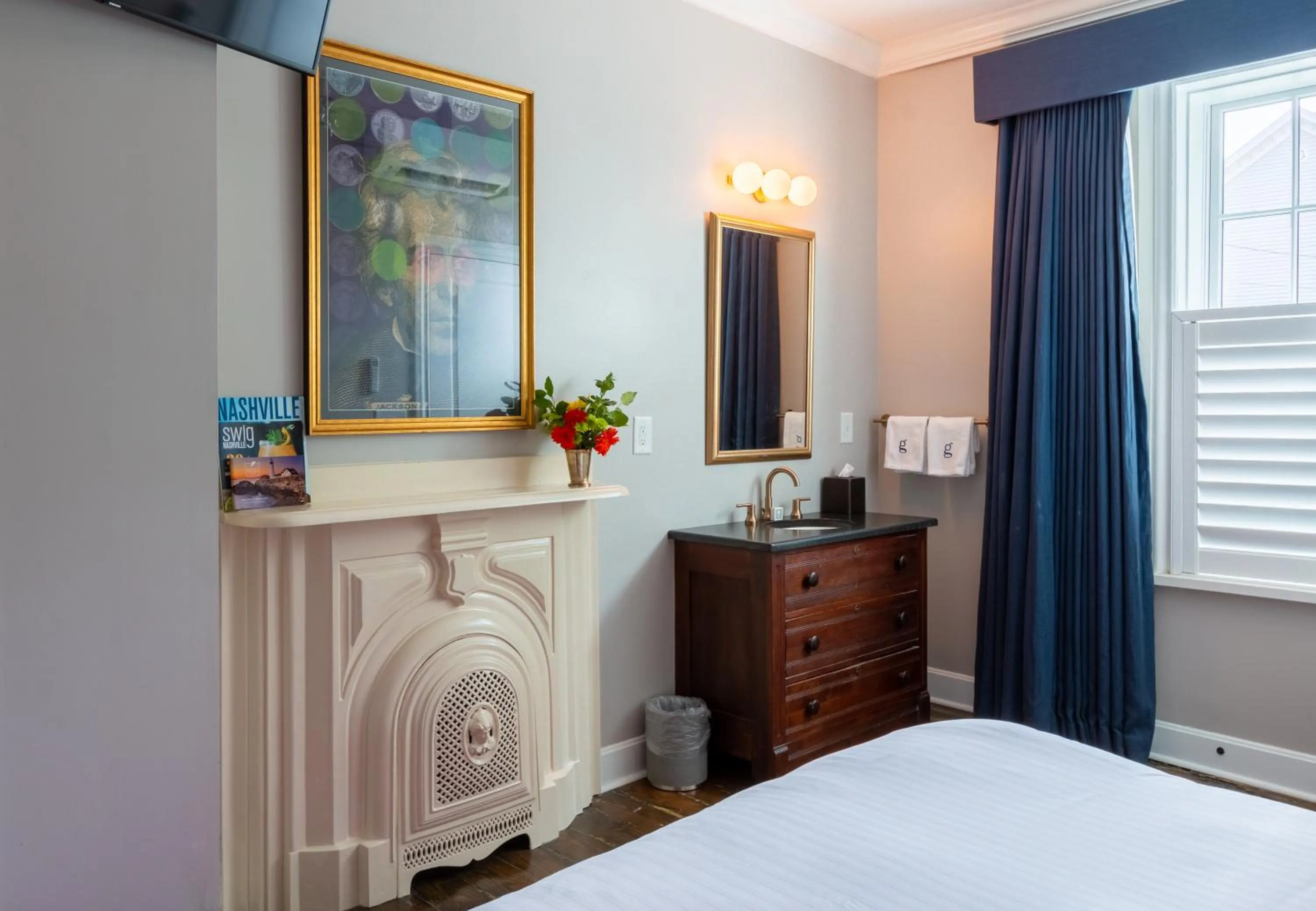 Bed in The Germantown Inn