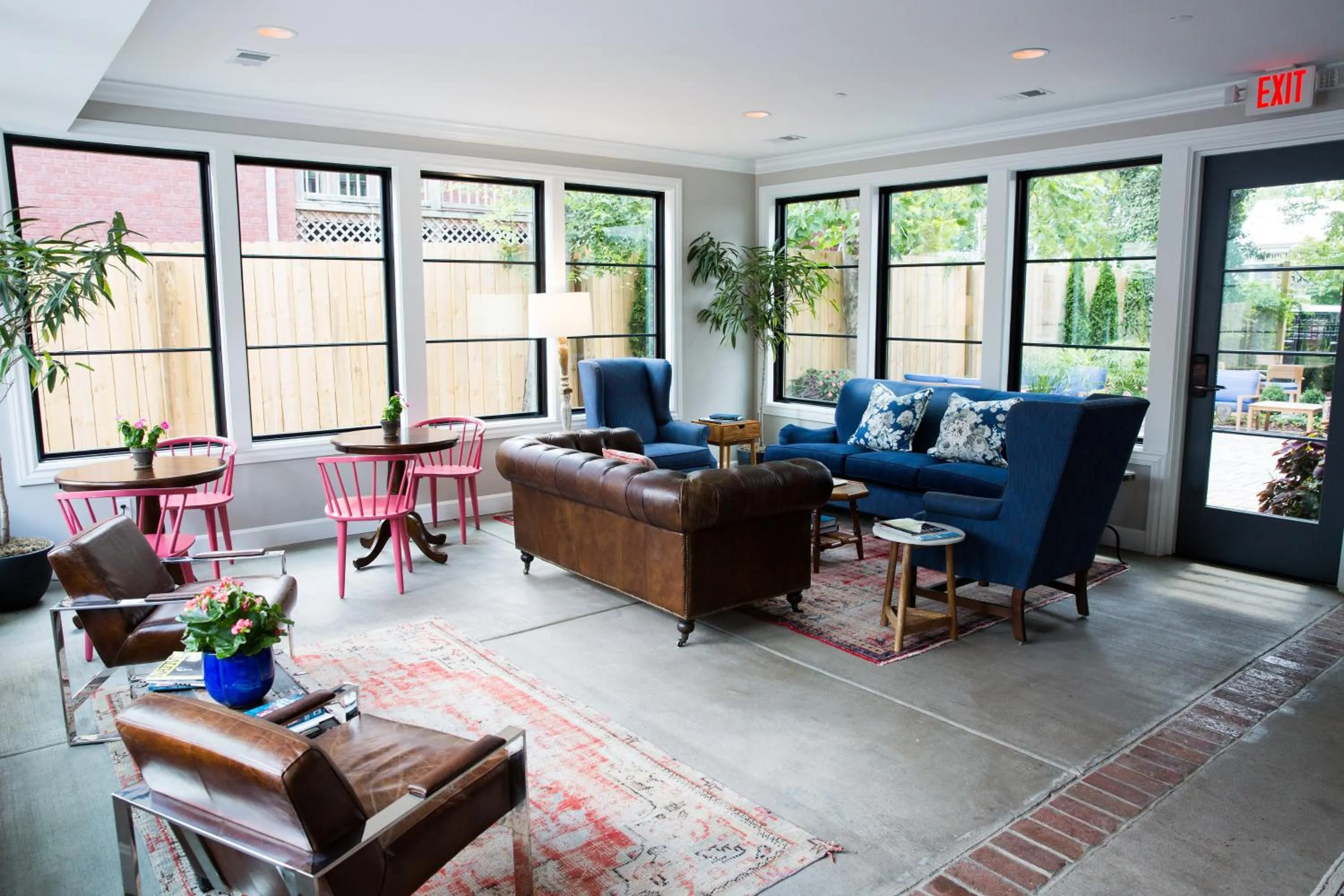 Lounge or bar in The Germantown Inn