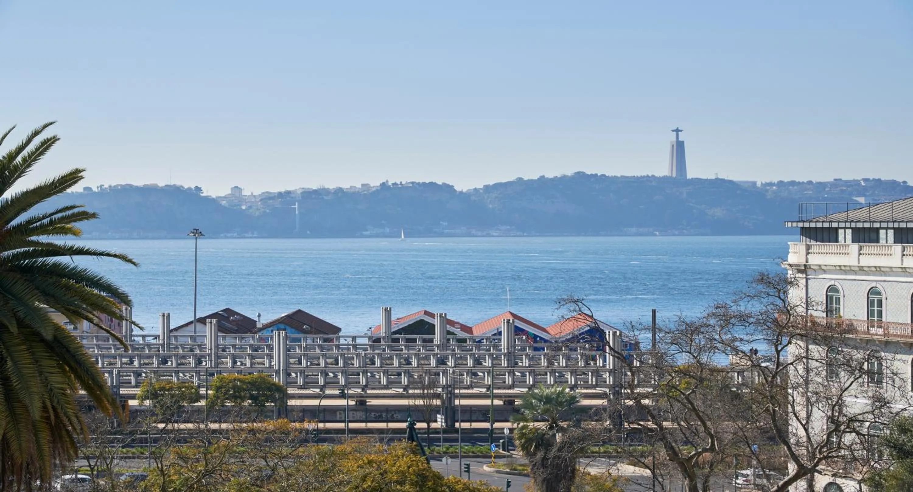 Day in Lisbon Five Stars Apartments 8 Building