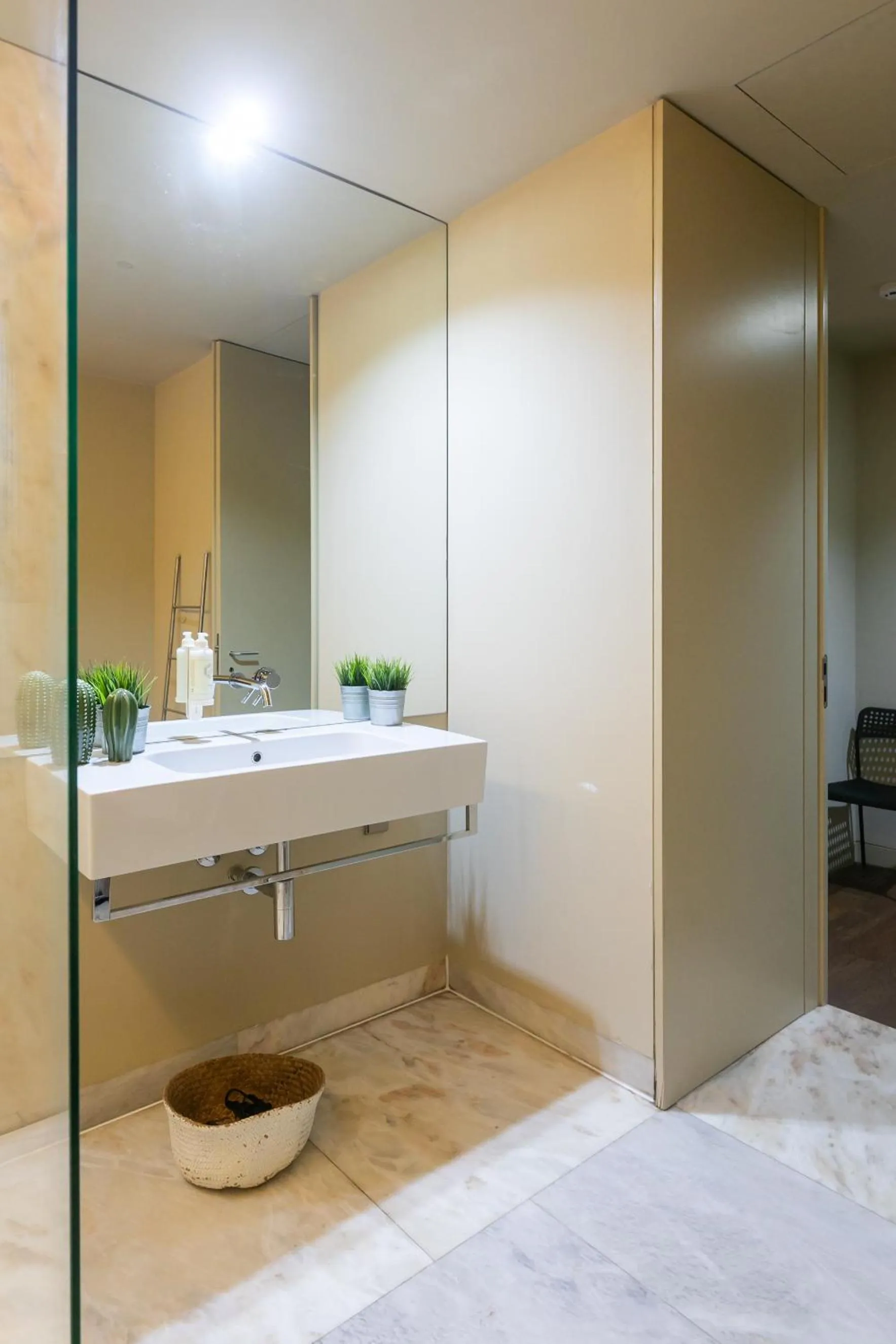 Bed in Lisbon Five Stars Apartments 8 Building