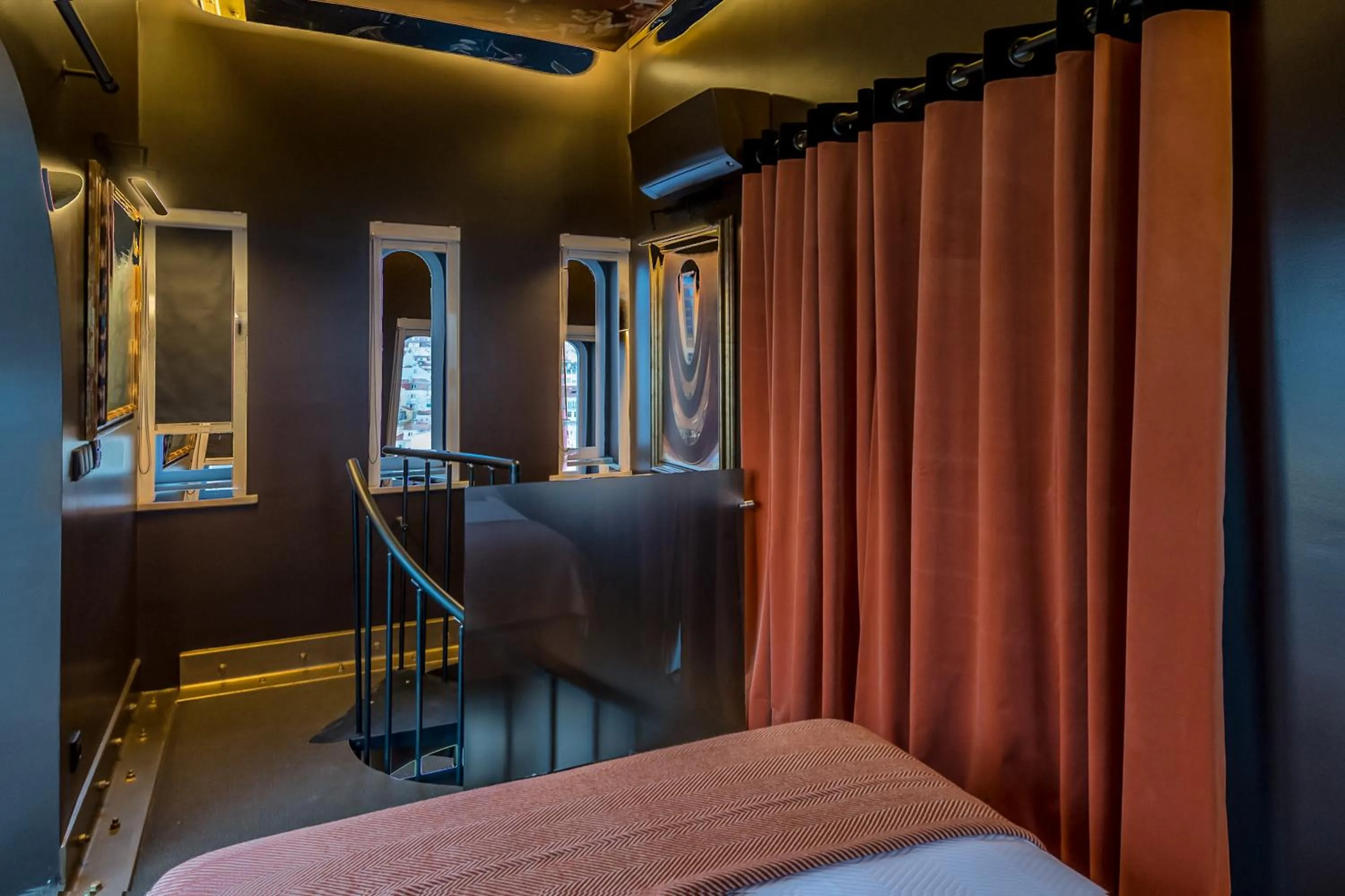 Bed in Lisbon Five Stars Apartments 8 Building