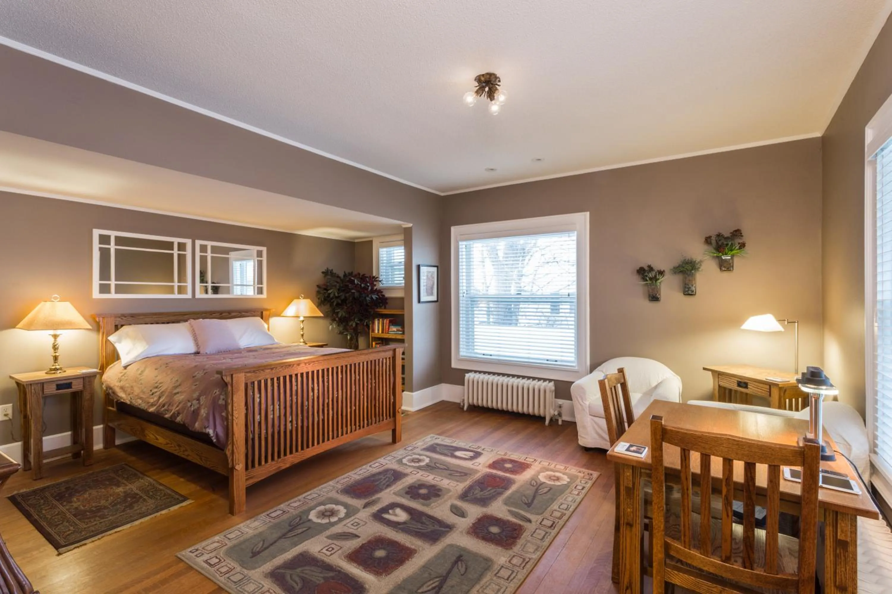 Bedroom, Bed in Stewart Inn
