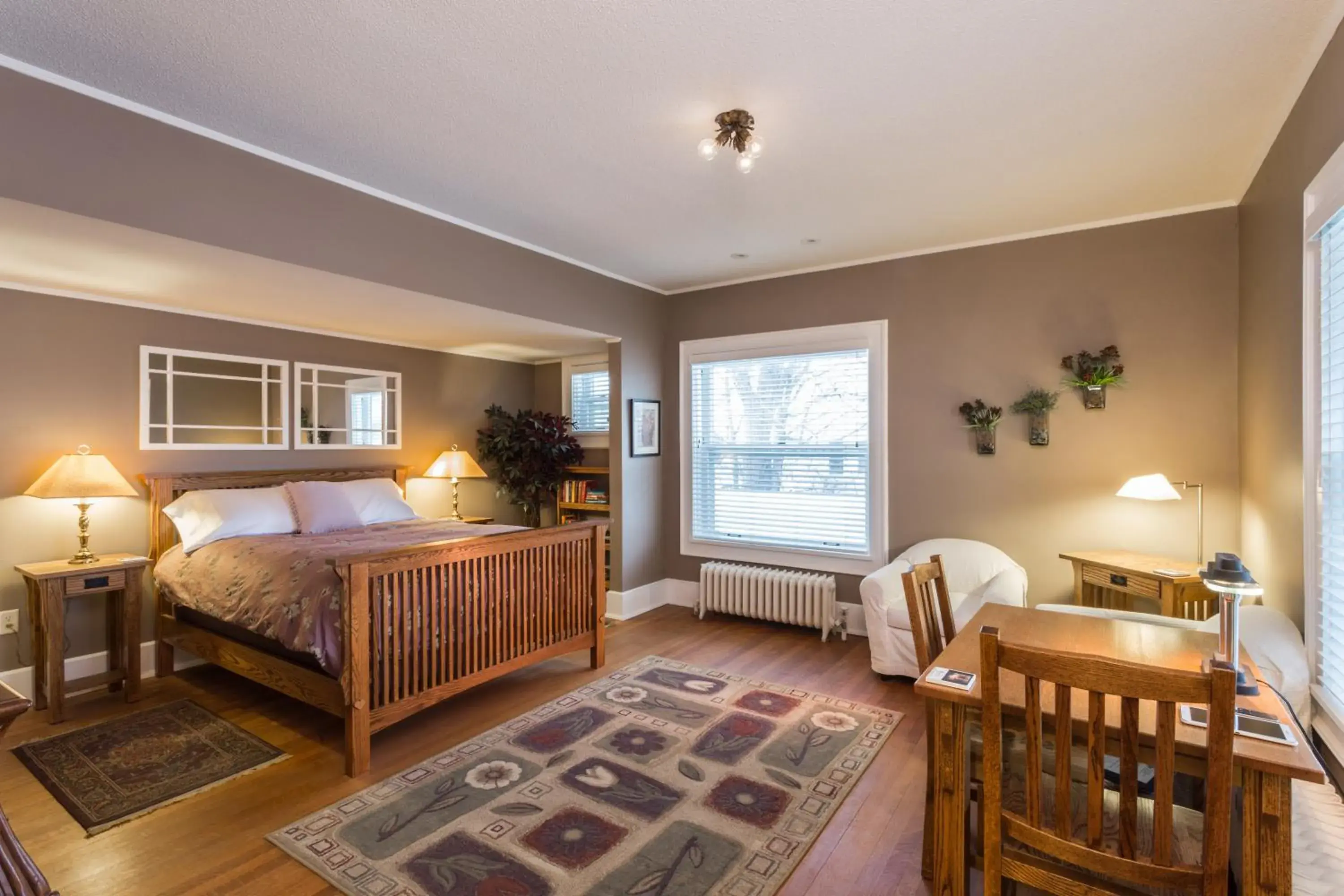 Bedroom, Bed in Stewart Inn Bedroom, Bed in Stewart Inn