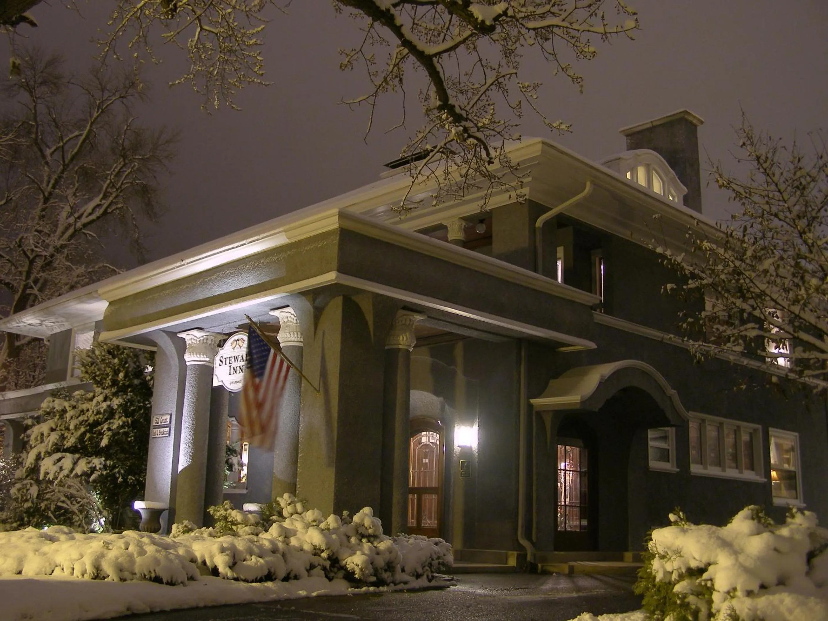 Facade/entrance in Stewart Inn