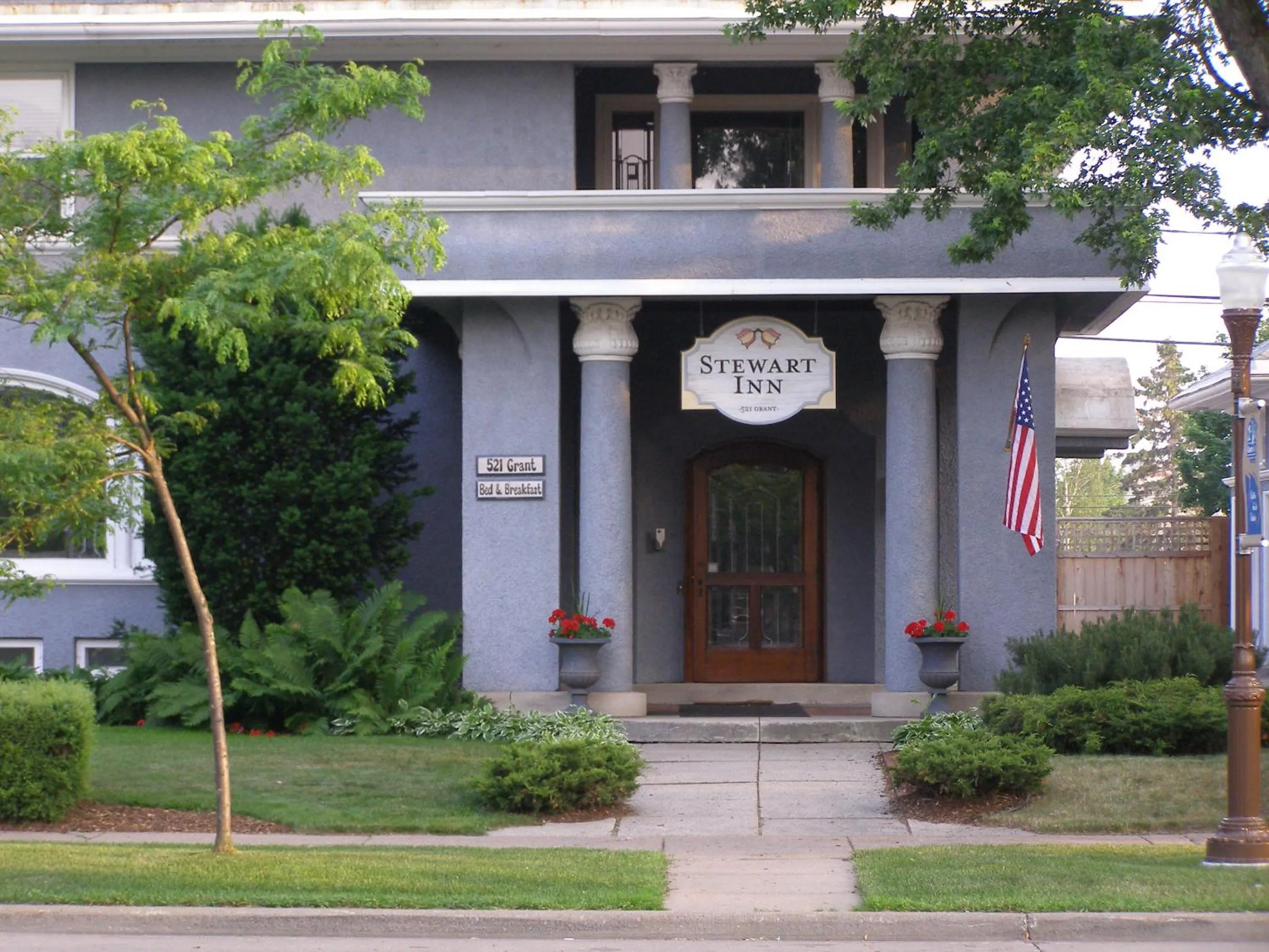 Facade/entrance in Stewart Inn
