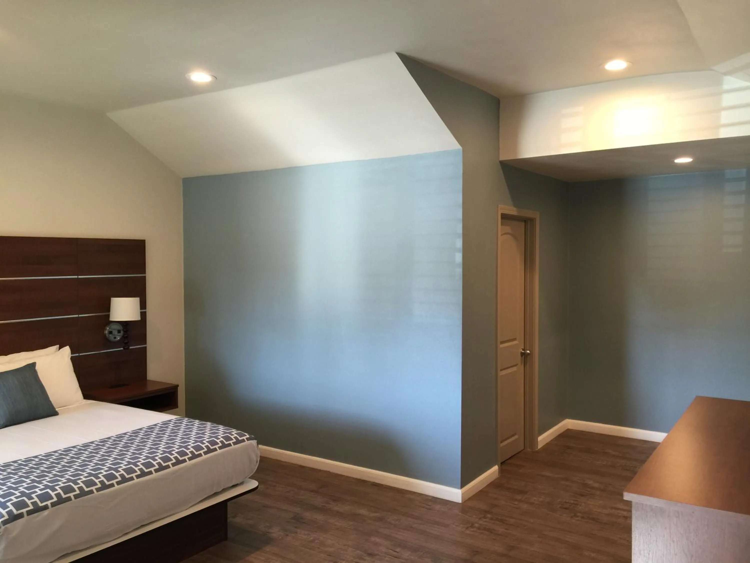 Bedroom, Bed in Sterling Inn