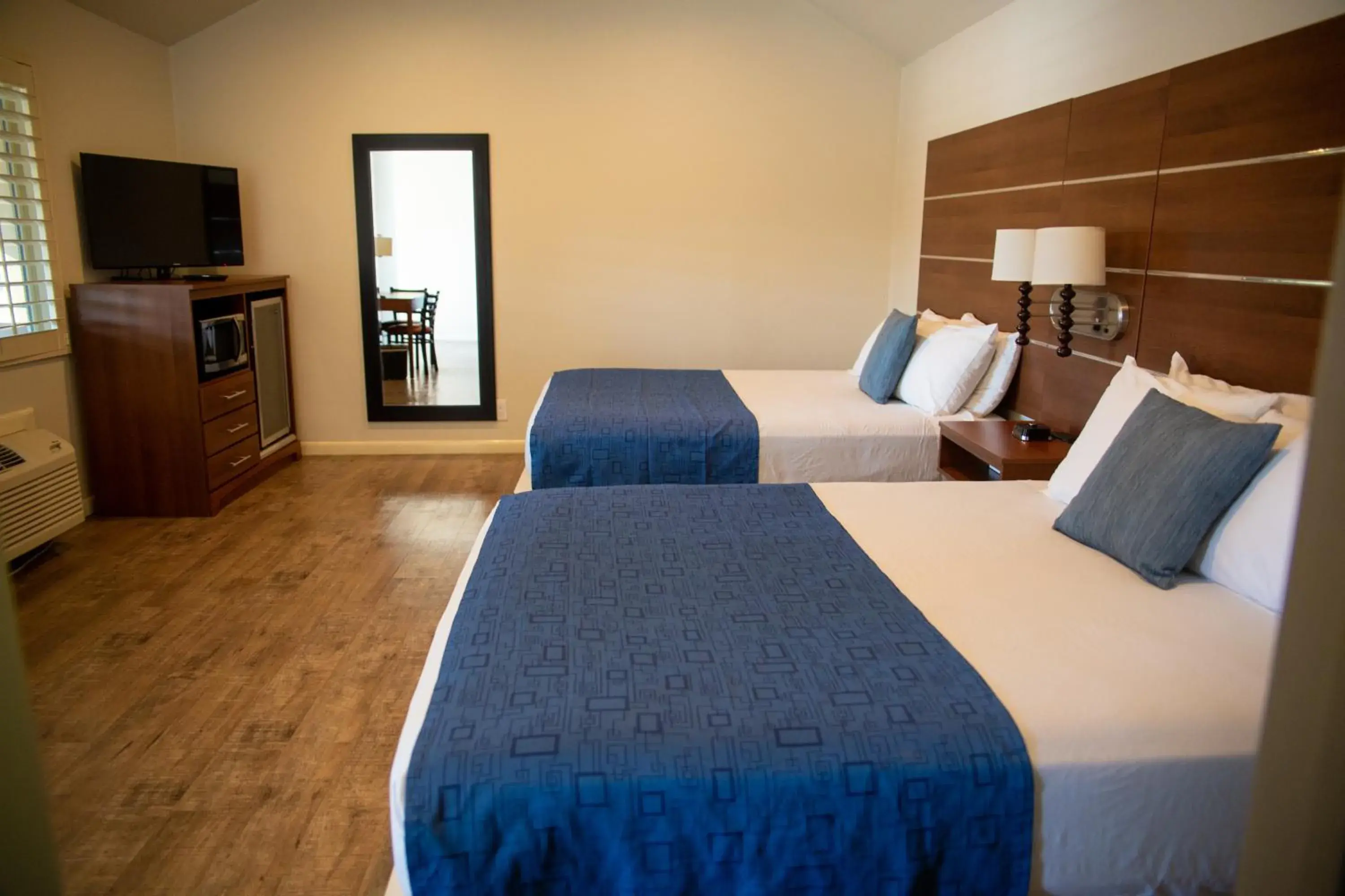 Bedroom, Bed in Sterling Inn Bedroom, Bed in Sterling Inn