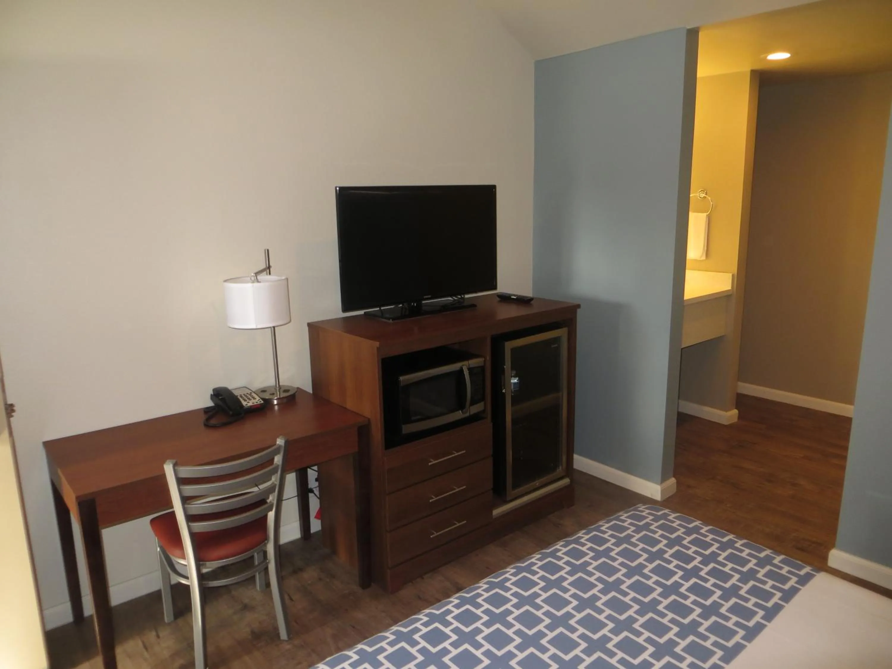 TV and multimedia in Sterling Inn