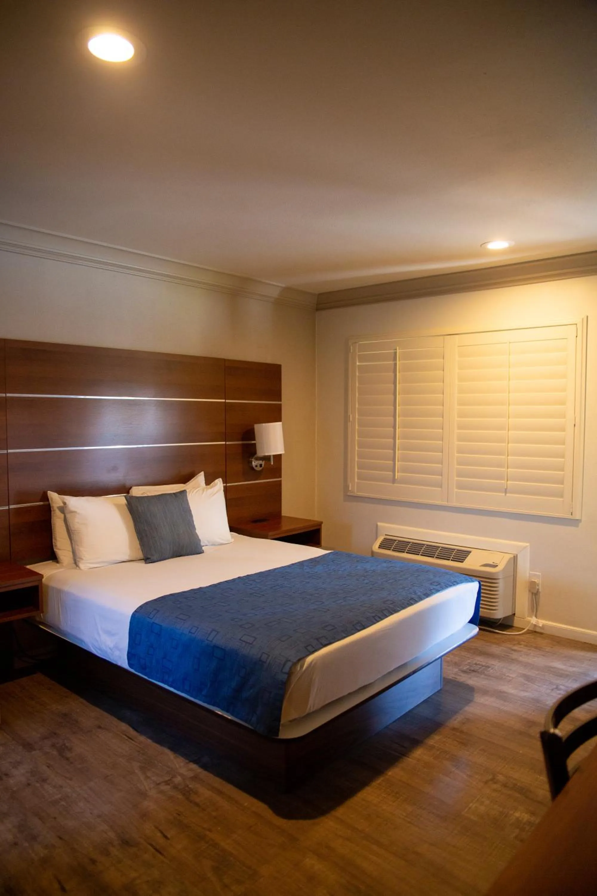 Bedroom, Bed in Sterling Inn