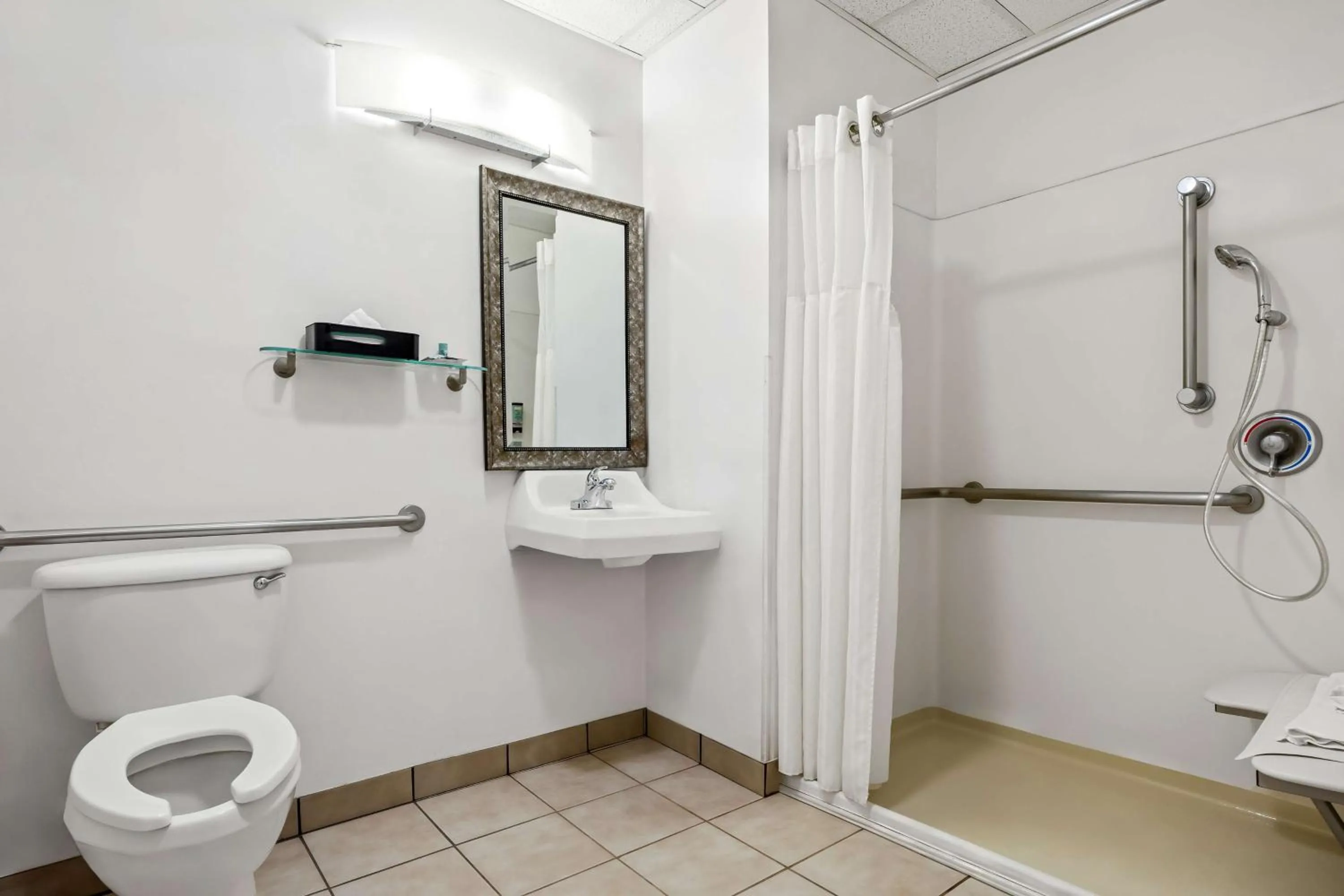 Bathroom in Best Western Liberty Inn