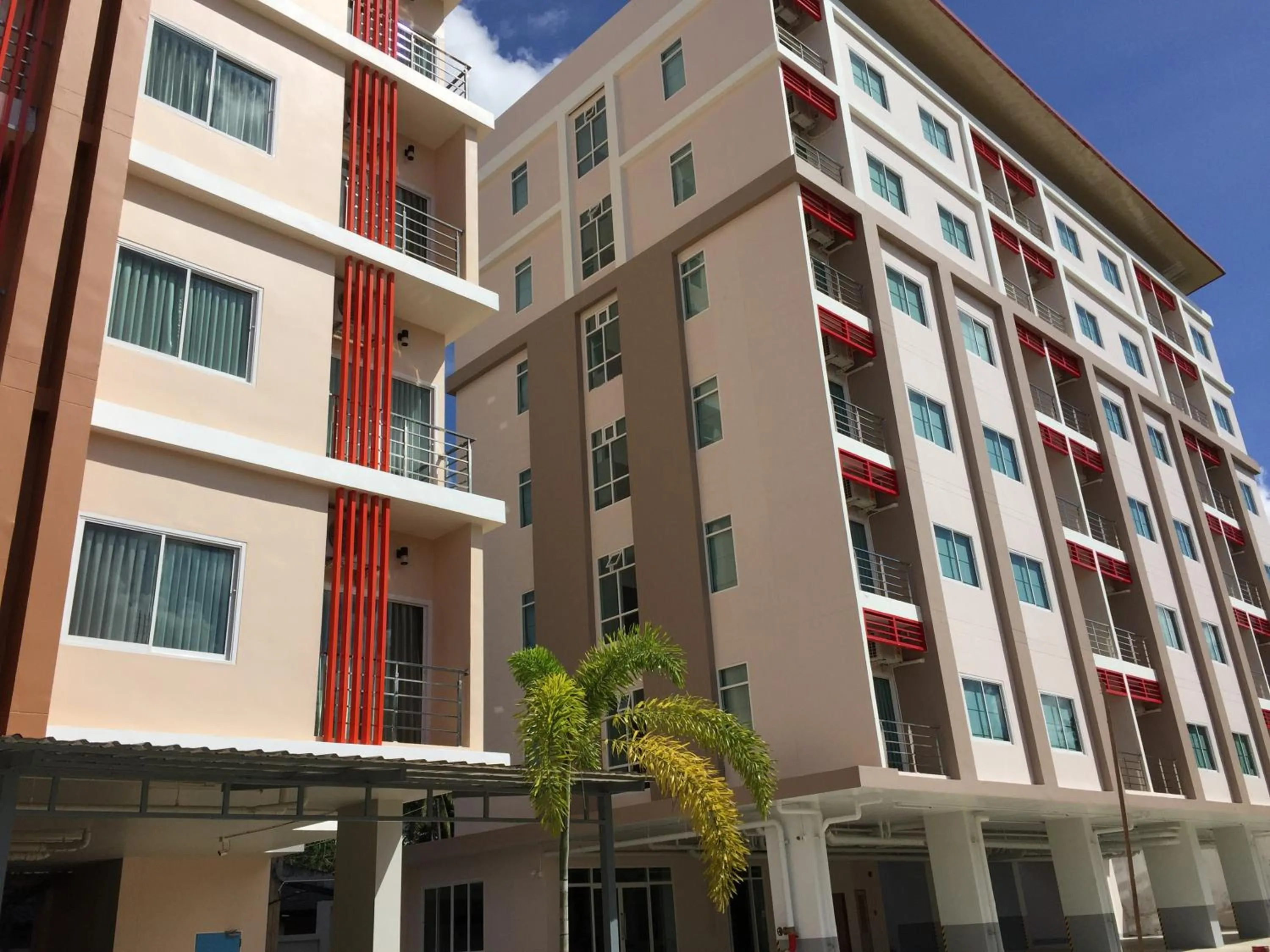 Facade/entrance in TTT Hotel