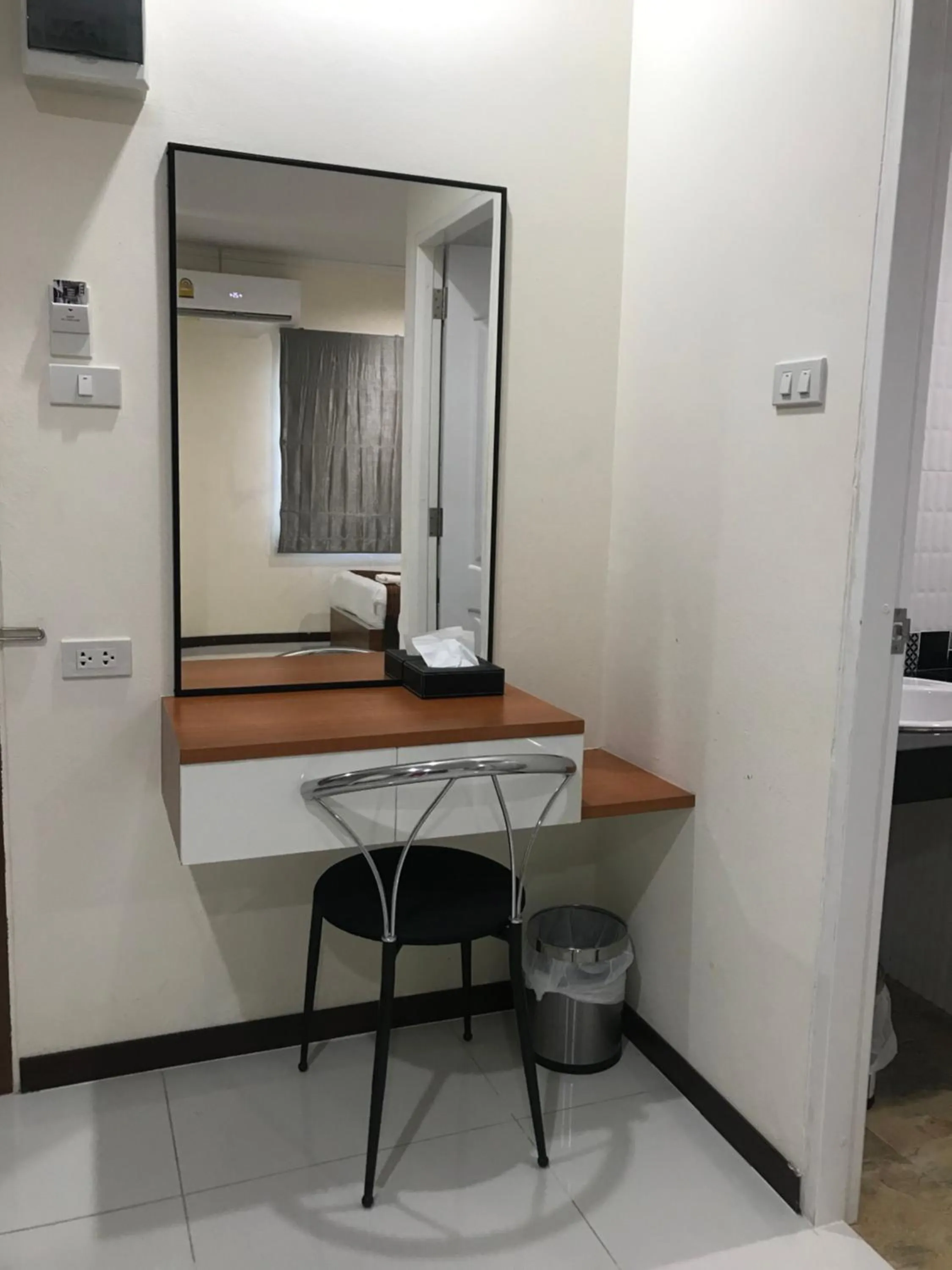 Photo of the whole room in TTT Hotel