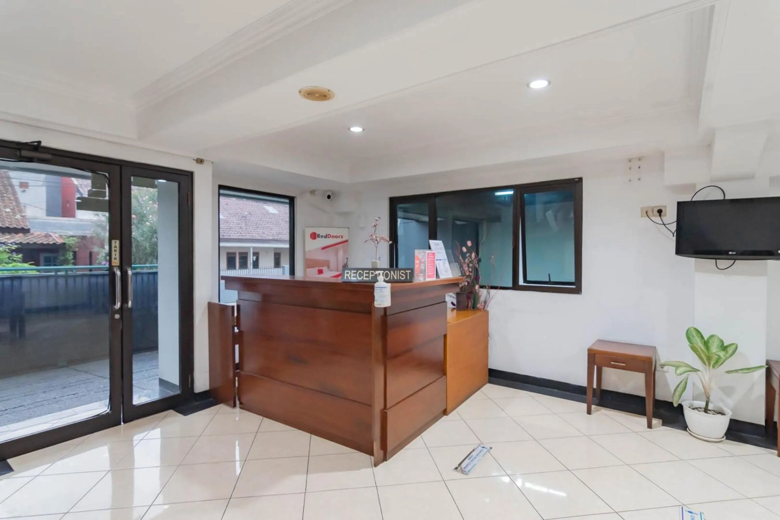 Lobby or reception in RedDoorz Plus at Buah Batu