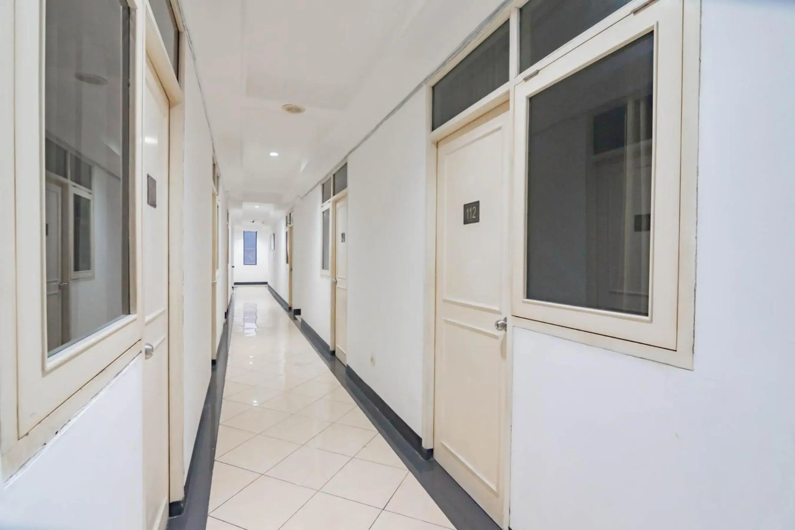 Facade/entrance in RedDoorz Plus at Buah Batu Facade/entrance in RedDoorz Plus at Buah Batu