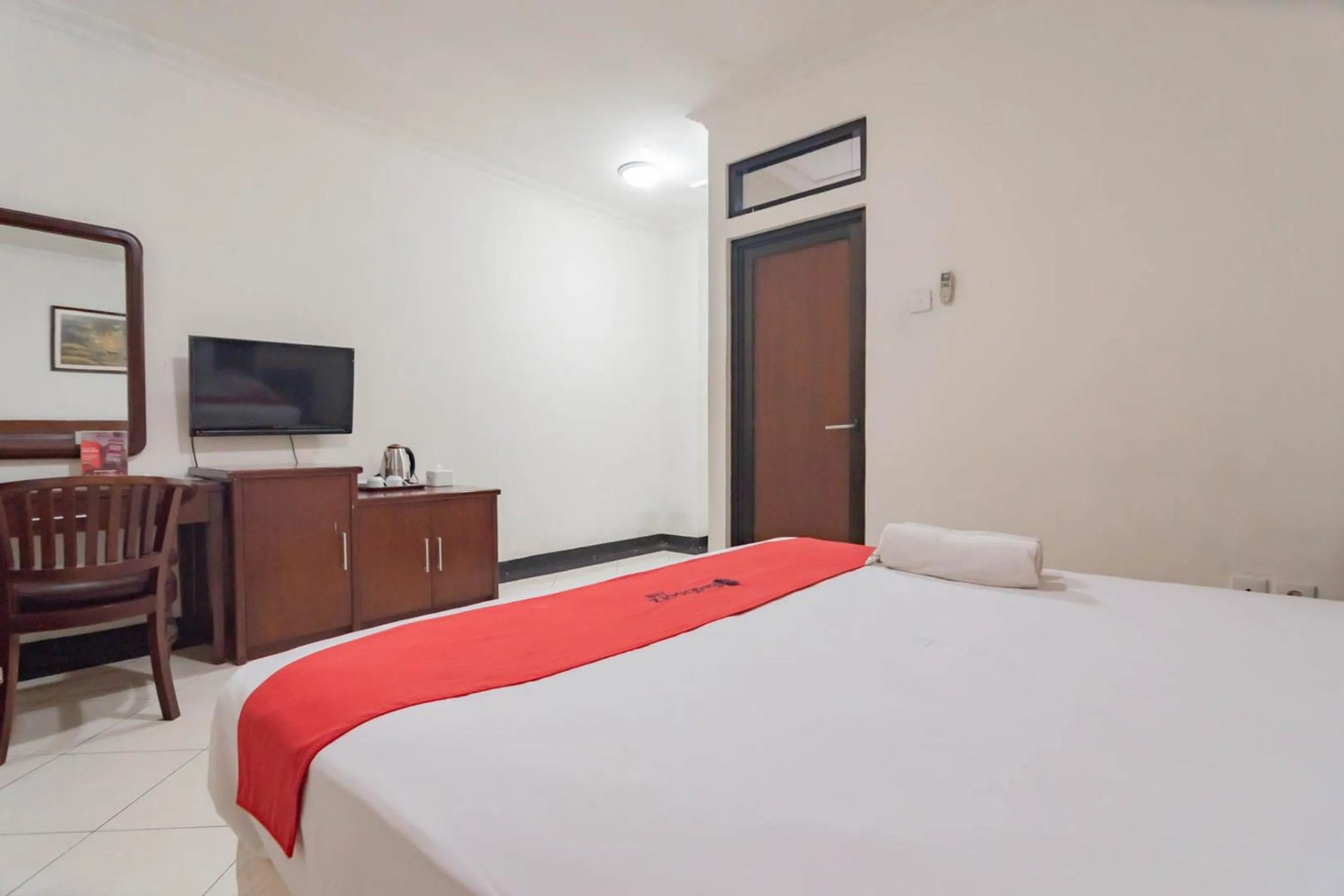 Bedroom, Bed in RedDoorz Plus at Buah Batu