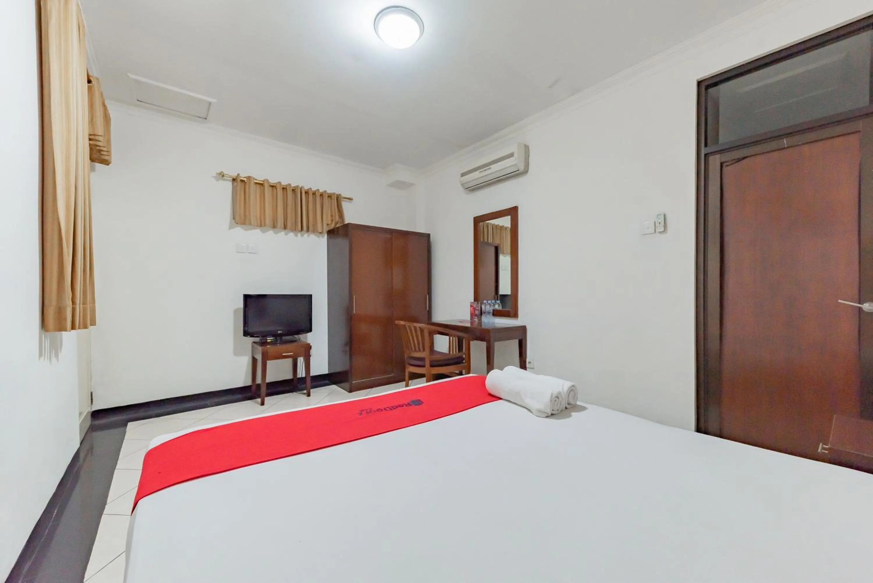 Bedroom, Bed in RedDoorz Plus at Buah Batu