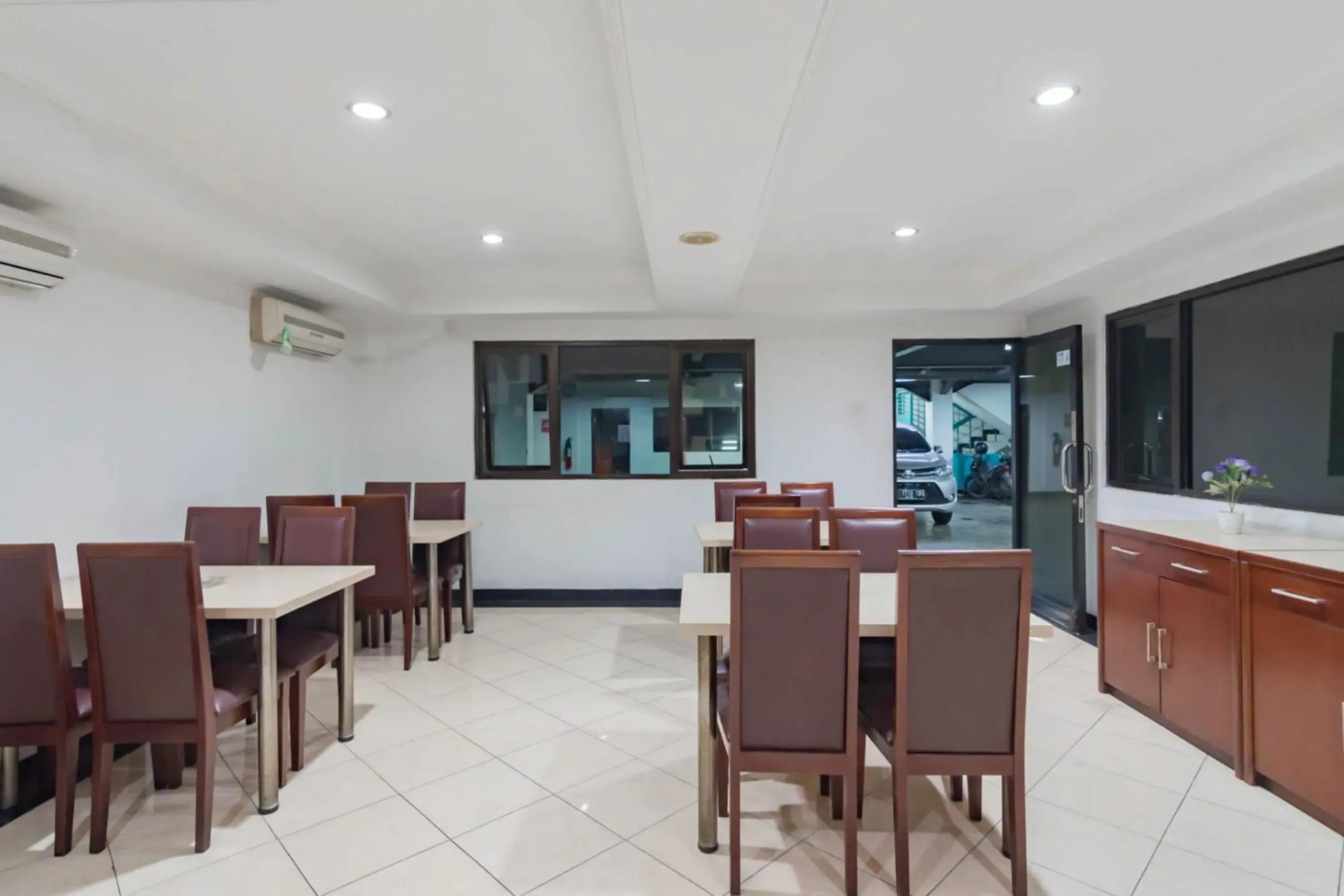 Restaurant/places to eat in RedDoorz Plus at Buah Batu Restaurant/places to eat in RedDoorz Plus at Buah Batu