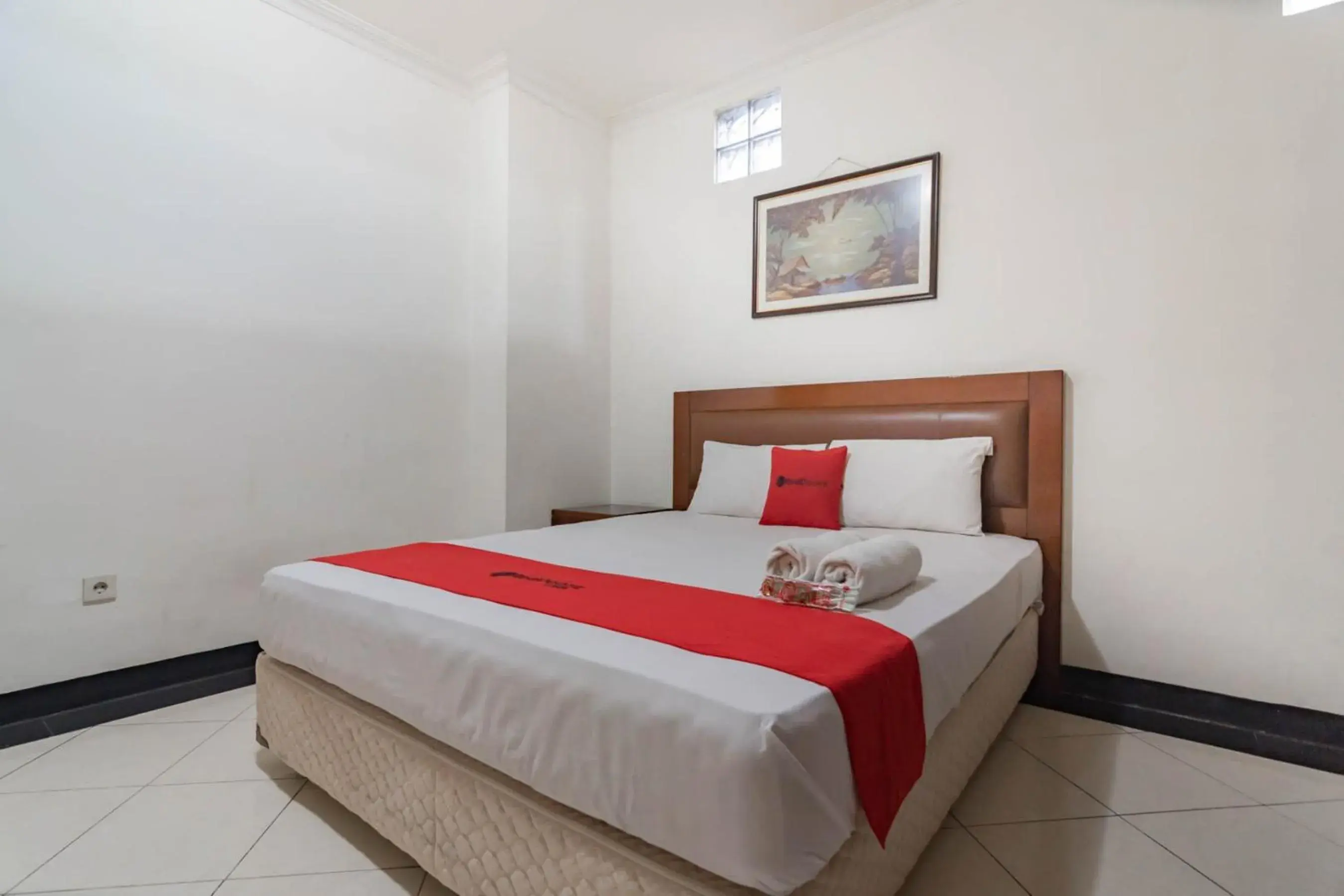Bedroom, Bed in RedDoorz Plus at Buah Batu Bedroom, Bed in RedDoorz Plus at Buah Batu