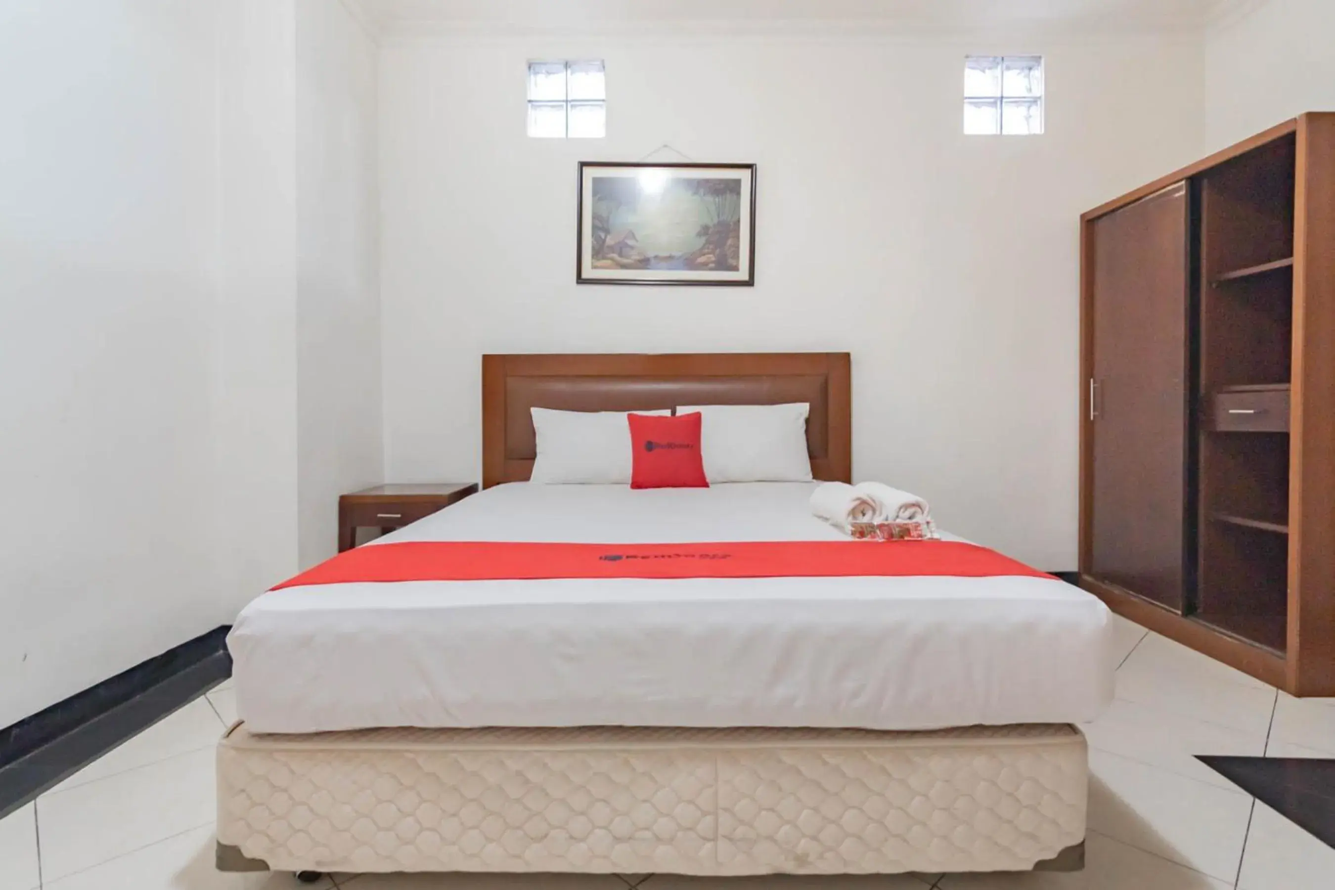 Bedroom, Bed in RedDoorz Plus at Buah Batu Bedroom, Bed in RedDoorz Plus at Buah Batu