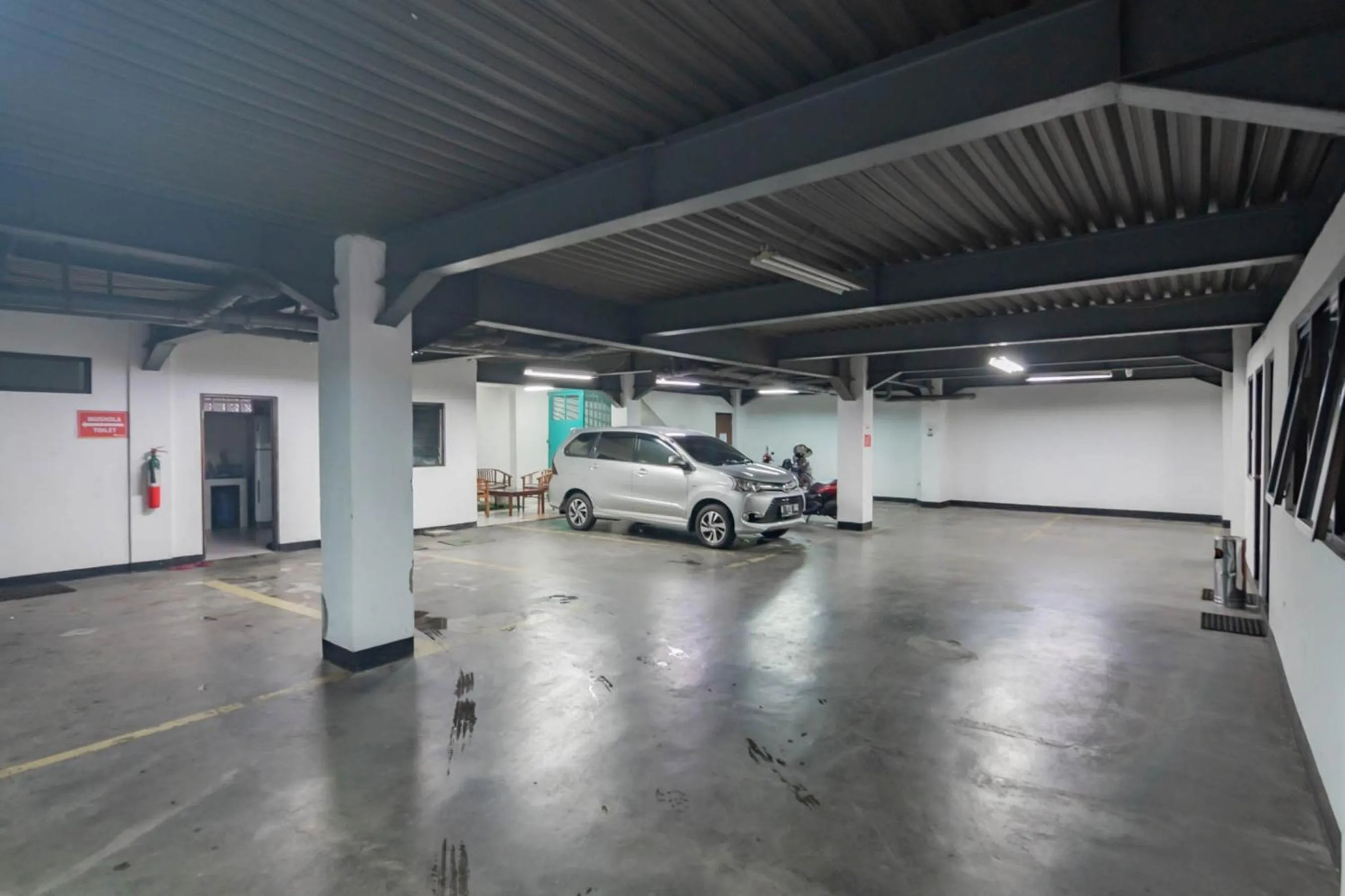 Parking in RedDoorz Plus at Buah Batu