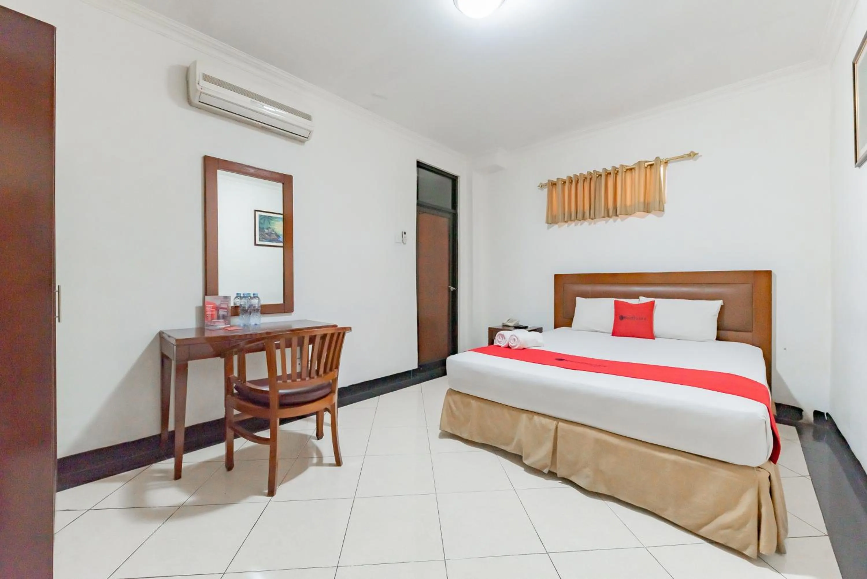Bedroom, Bed in RedDoorz Plus at Buah Batu