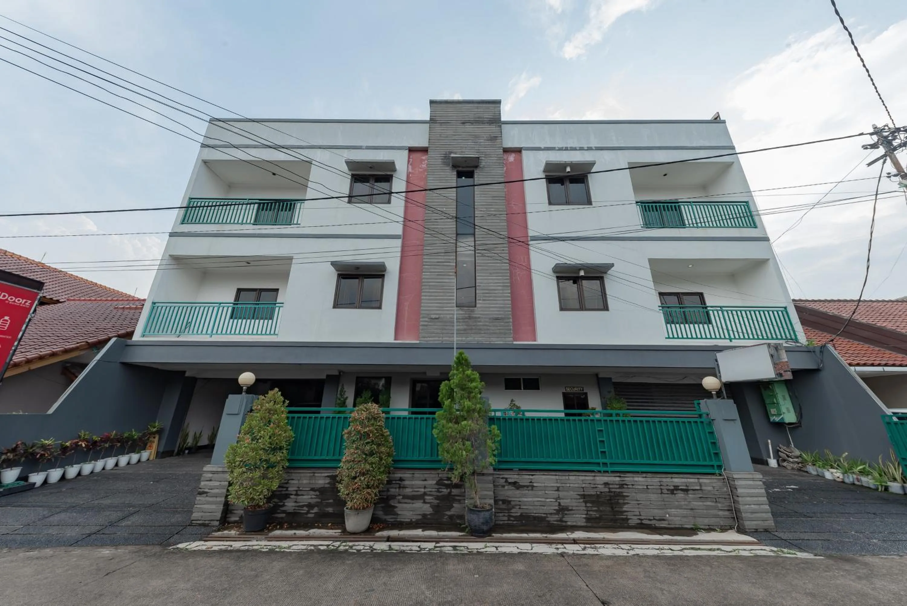 Facade/entrance in RedDoorz Plus at Buah Batu