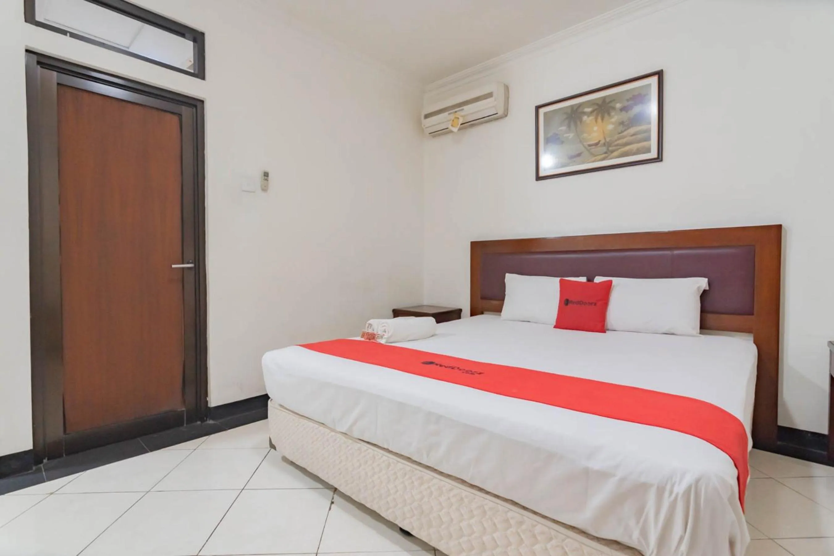Bedroom, Bed in RedDoorz Plus at Buah Batu