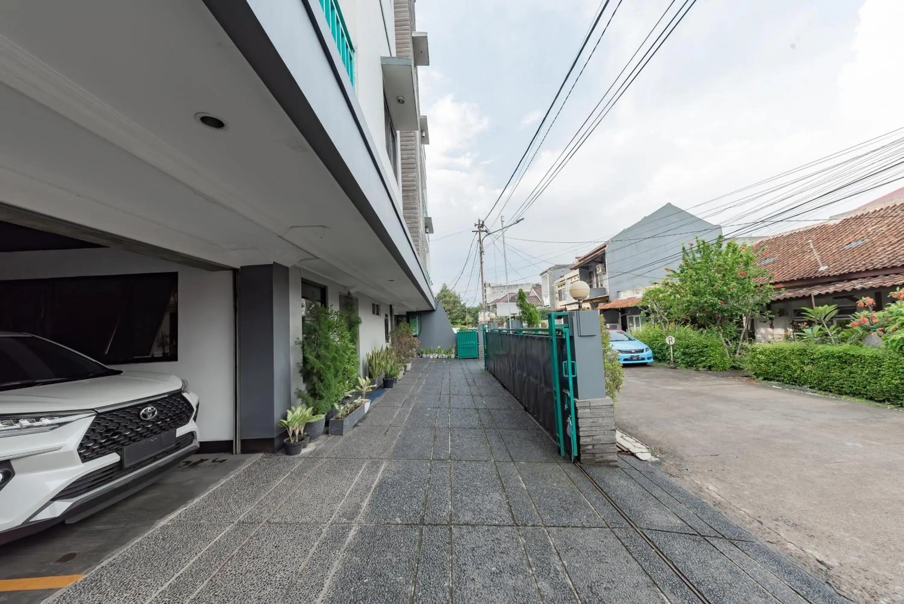Property building in RedDoorz Plus at Buah Batu Property building in RedDoorz Plus at Buah Batu