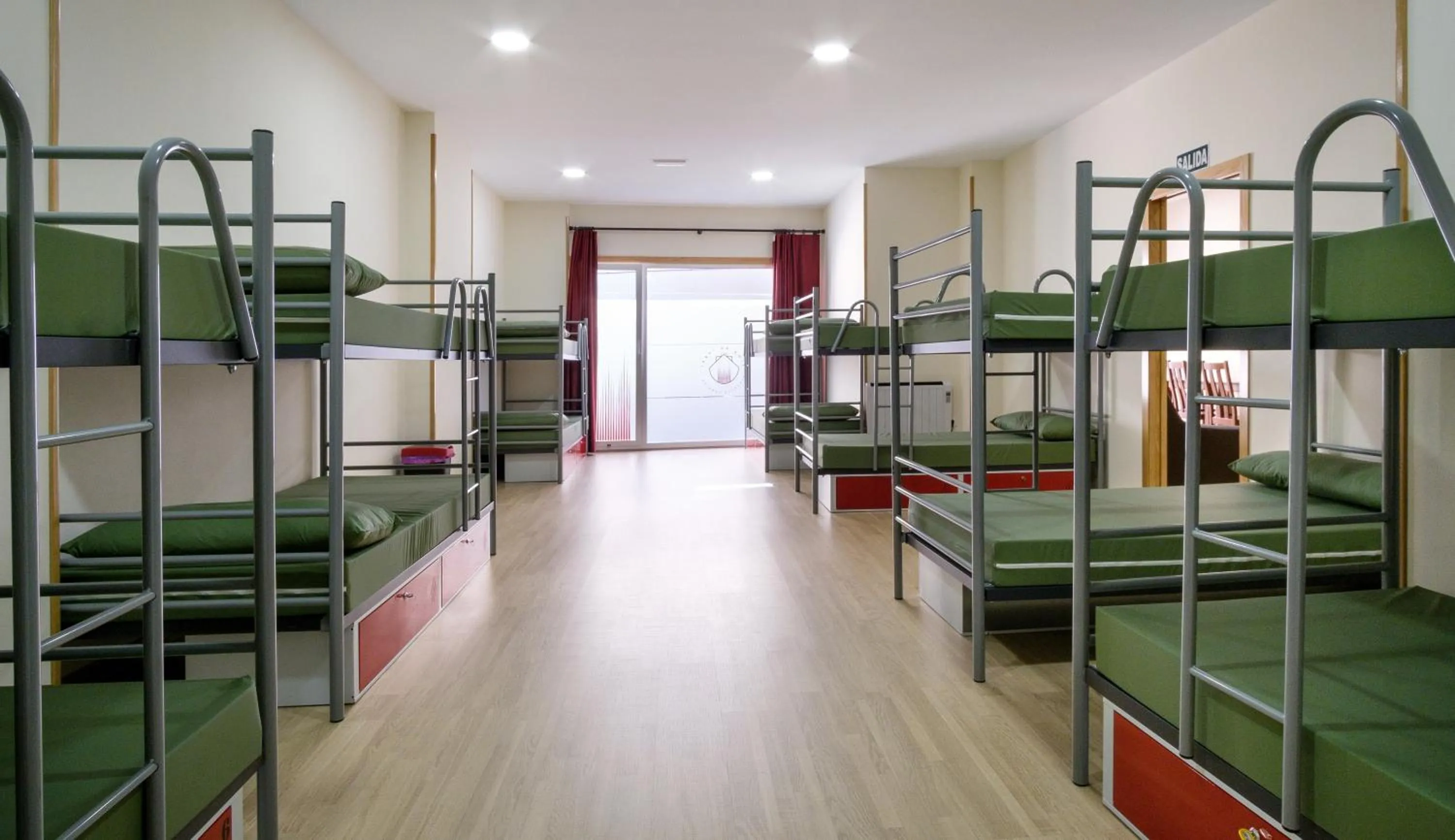Photo of the whole room, Bed in Albergue Pensión Cima do Lugar
