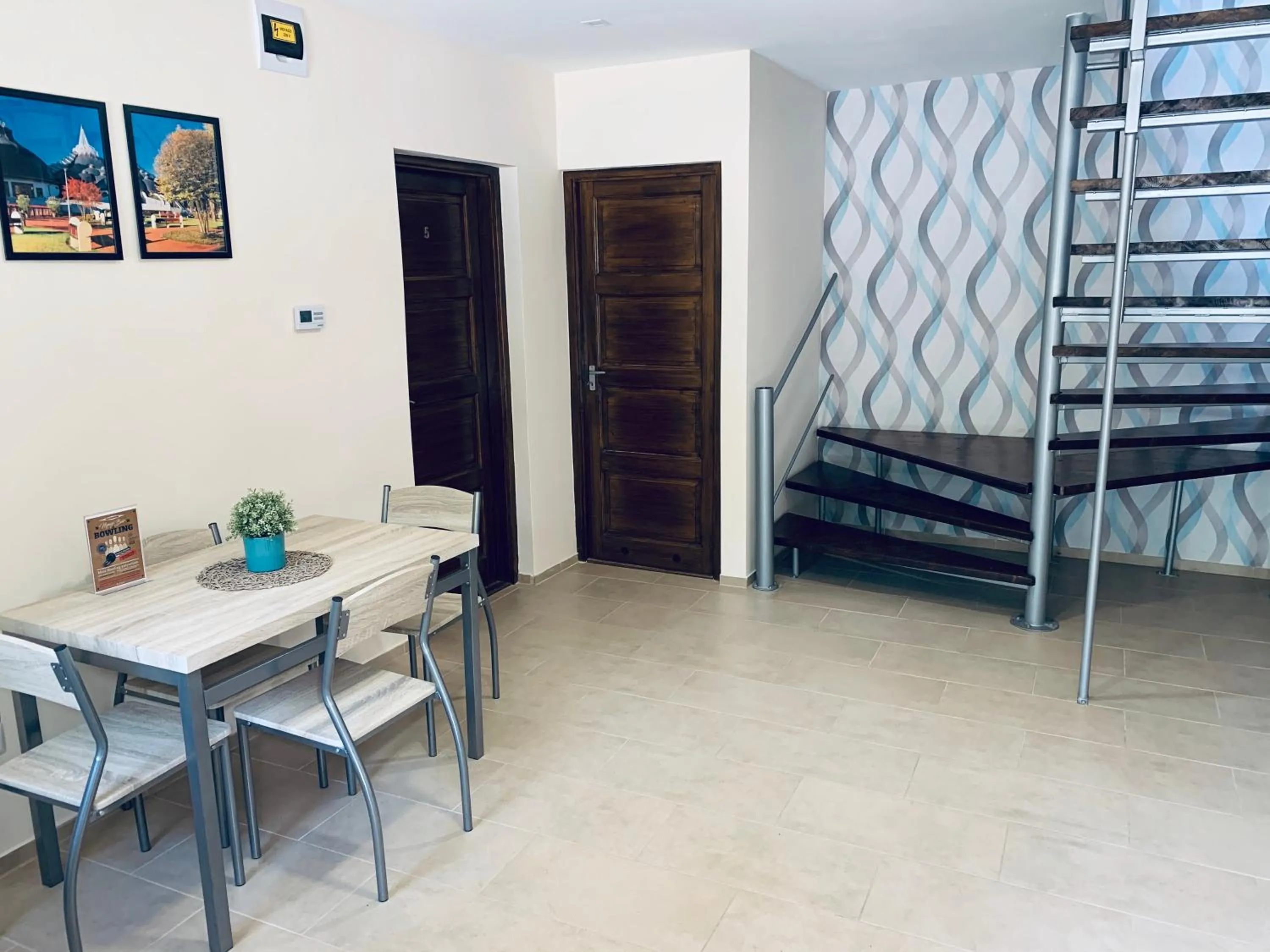 Communal lounge/ TV room in Thermal Apartman
