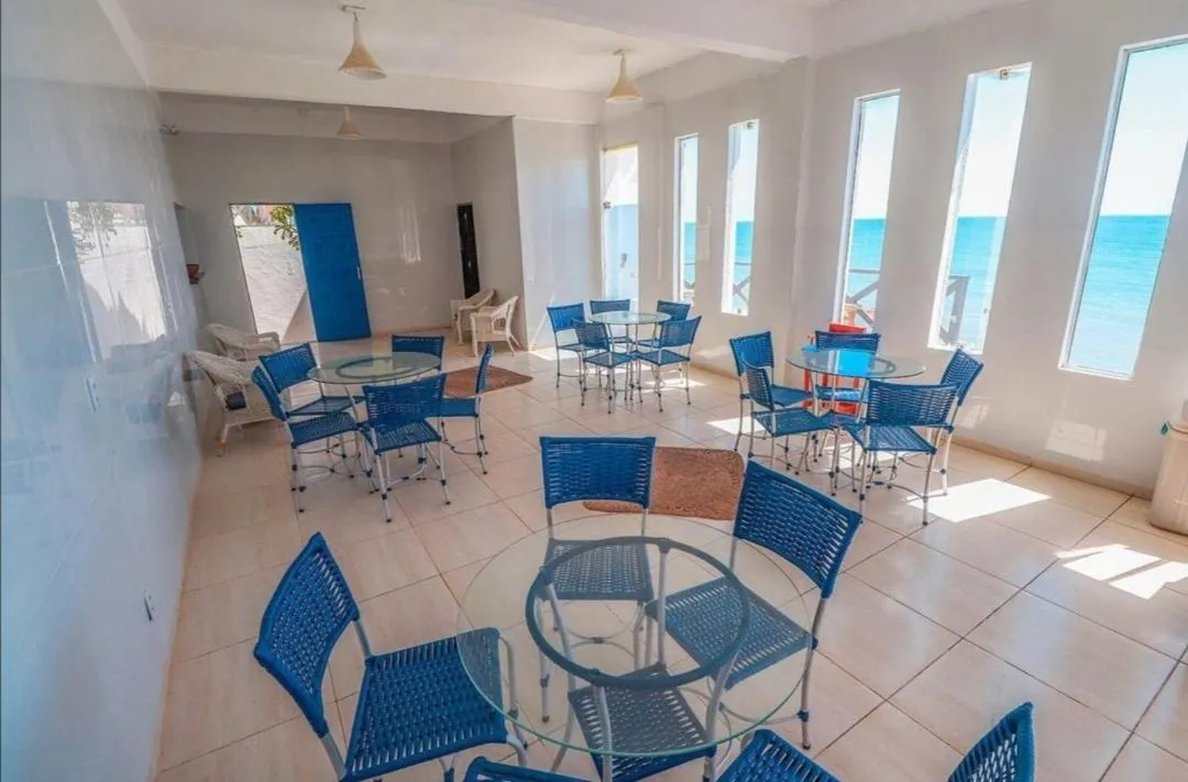 Restaurant/places to eat in La Suite Praia Hotel