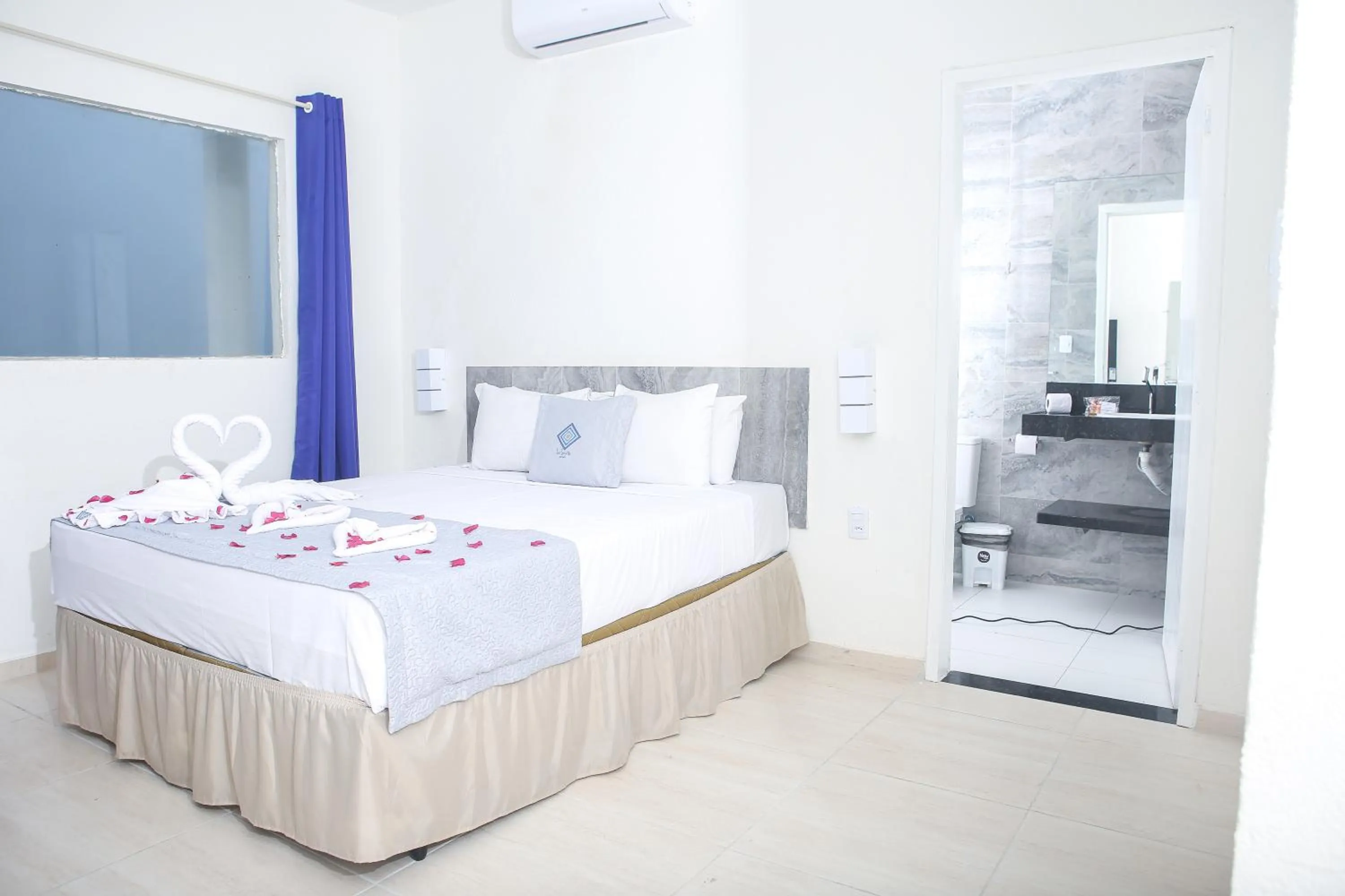 Photo of the whole room, Bed in La Suite Praia Hotel